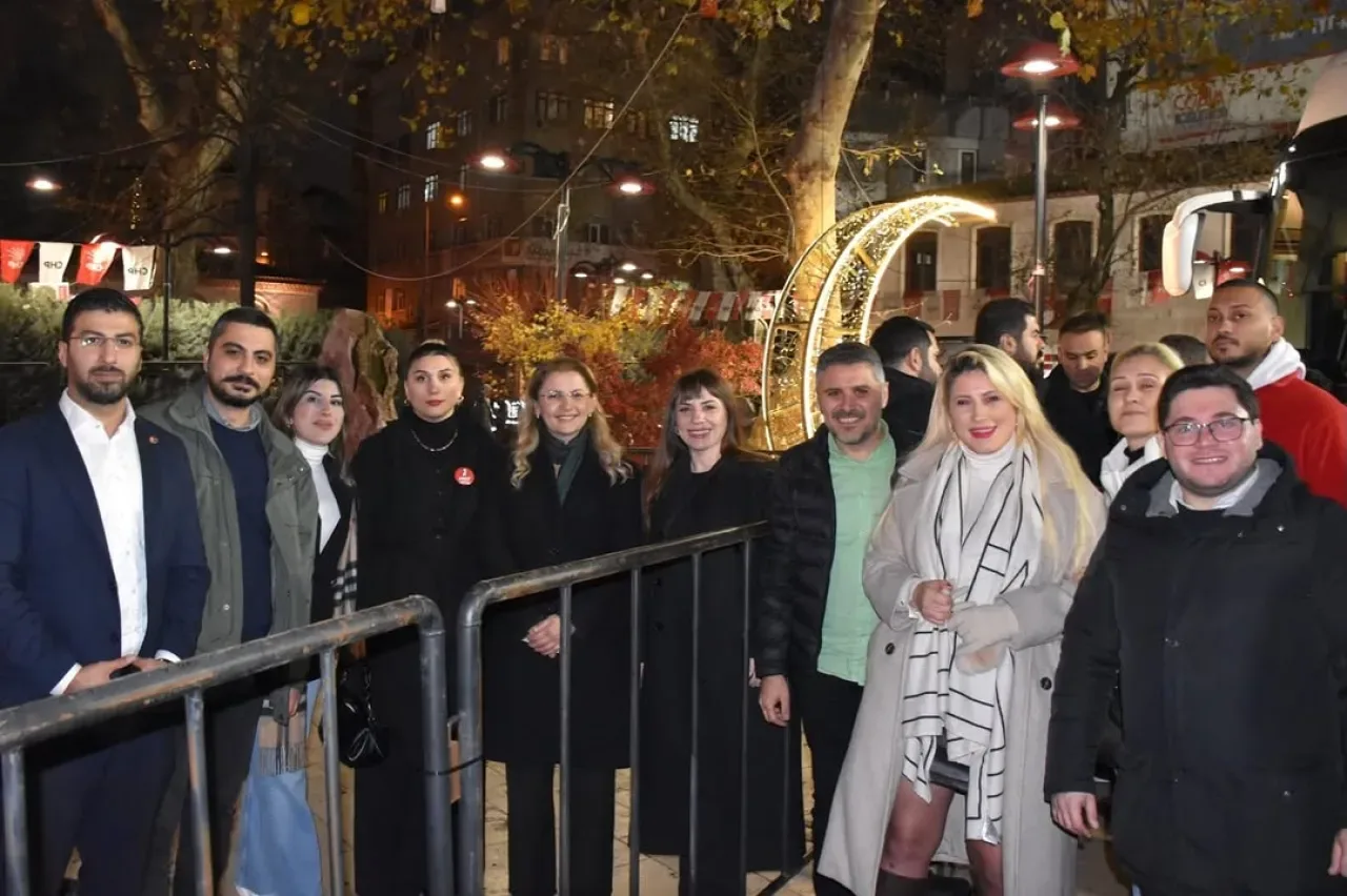 Kağıthane'de "Değişim İradesi" Meydanlara Yansıdı Kağıthane'de "Değişim İradesi" Meydanlara Yansıdı