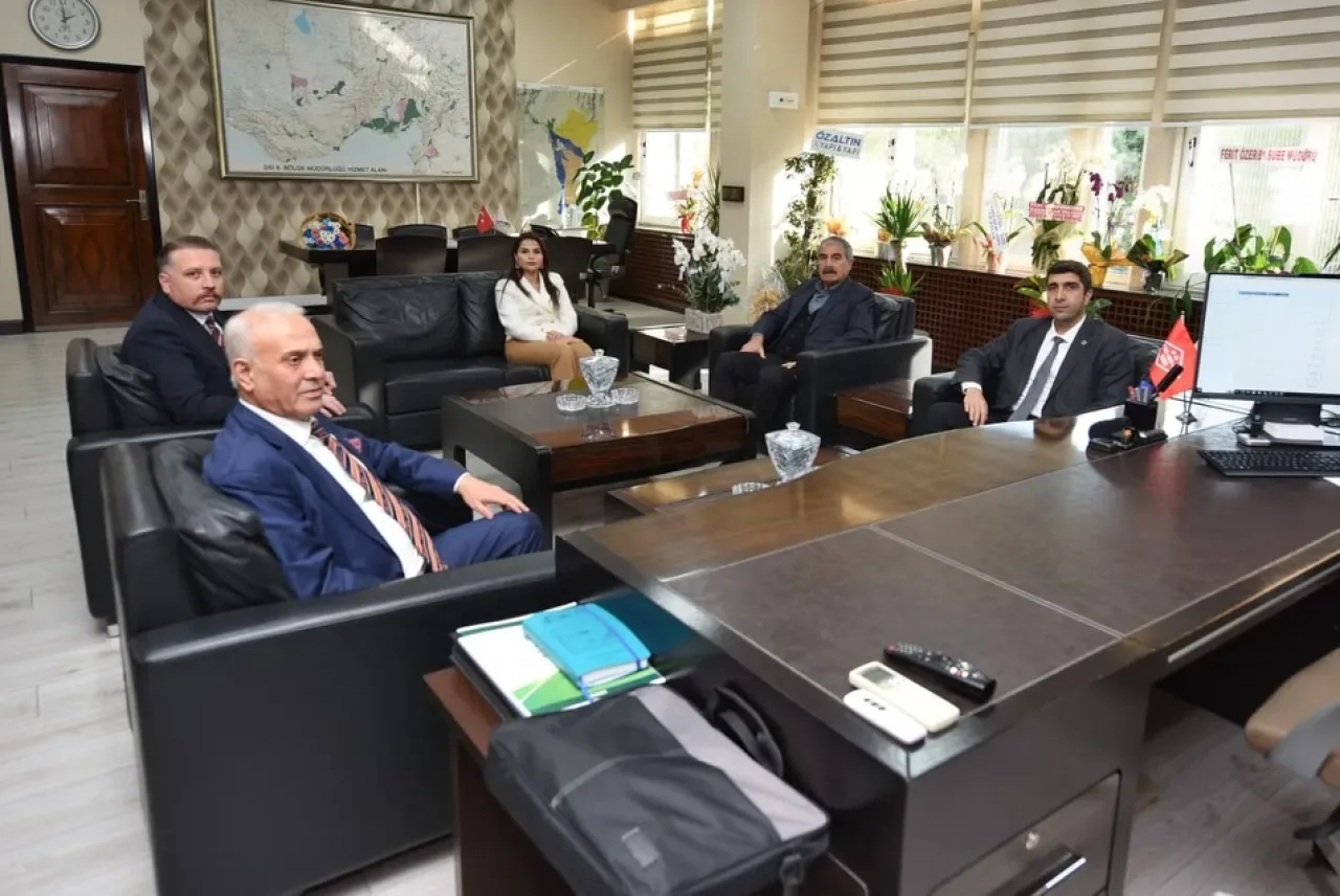 Adana'da DSİ 6. Bölge Müdürlüğü'ne Hayırlı Olsun Ziyareti Adana'da DSİ 6. Bölge Müdürlüğü'ne Hayırlı Olsun Ziyareti