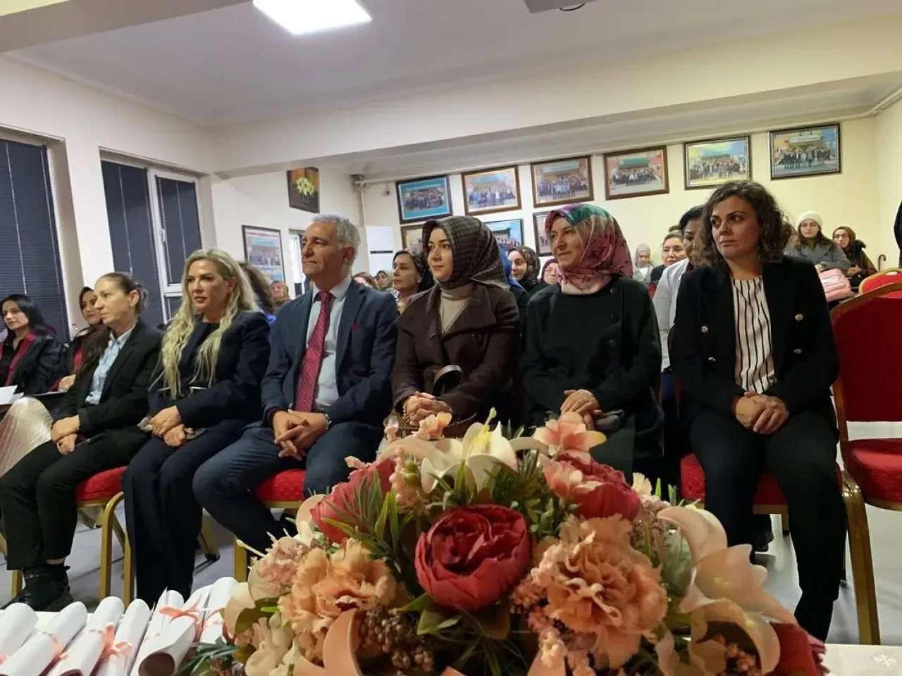 Tuzla'da Okuma Yazma Seferberliği: Yeni Hayatlara Açılan Kapılar Tuzla'da Okuma Yazma Seferberliği: Yeni Hayatlara Açılan Kapılar