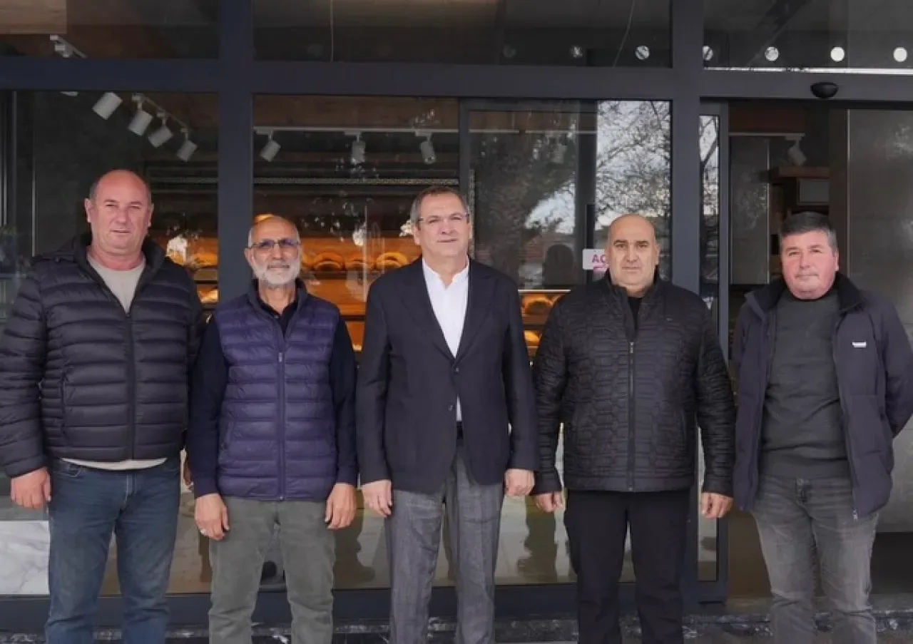 Ayvalık Belediye Başkanı, Altınova Mahallesi'nde Esnaf ve Vatandaşlarla Buluştu Ayvalık Belediye Başkanı, Altınova Mahallesi'nde Esnaf ve Vatandaşlarla Buluştu