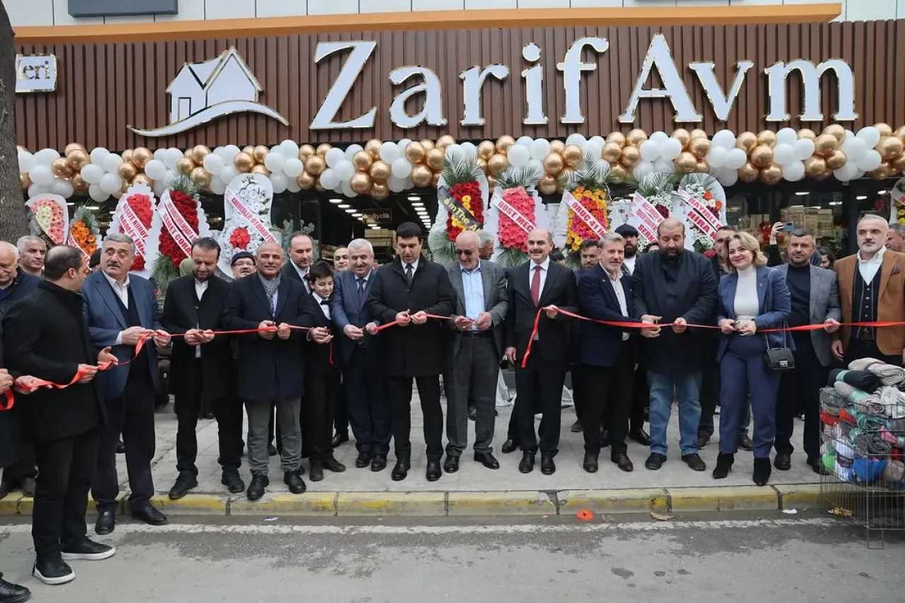 Körfez'e Yeni Alışveriş Merkezi: Zarif AVM Hizmete Açıldı Körfez'e Yeni Alışveriş Merkezi: Zarif AVM Hizmete Açıldı
