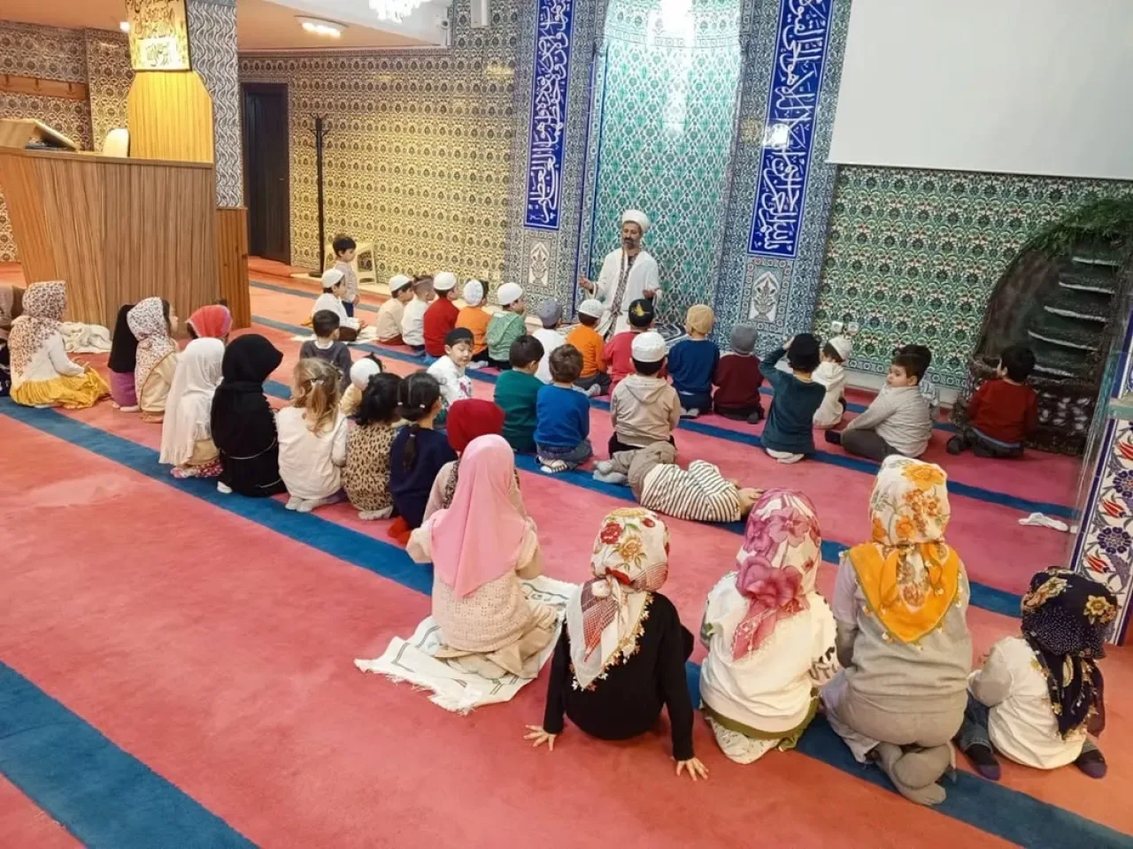 Küçükçekmece'de Regaip Kandili'ne Özel Anlamlı Ziyaret Küçükçekmece'de Regaip Kandili'ne Özel Anlamlı Ziyaret