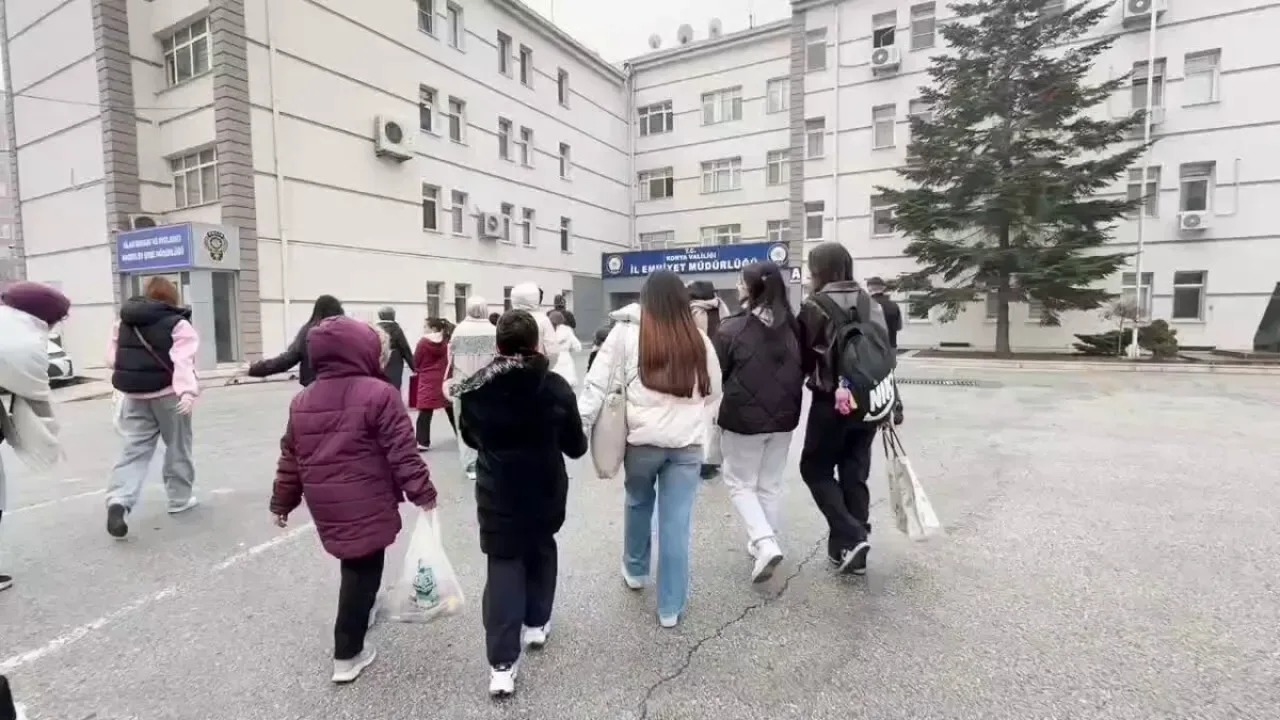 Konya'da Şivlilik Geleneği Polis Makamını Şenlendirdi Konya'da Şivlilik Geleneği Polis Makamını Şenlendirdi