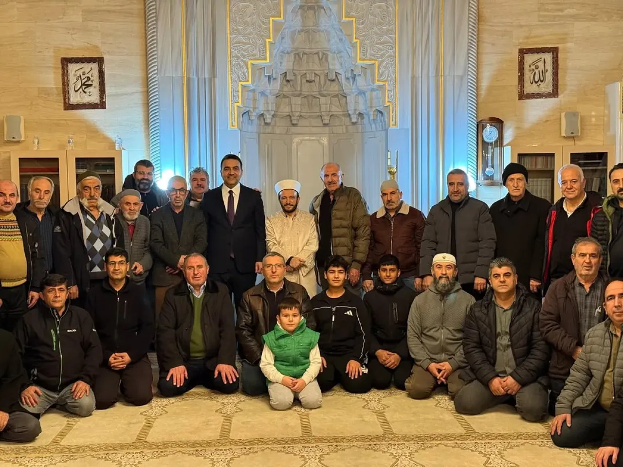 AK Parti Sarıyer'de Regaip Kandili Camide Idrak Edildi AK Parti Sarıyer'de Regaip Kandili Camide Idrak Edildi