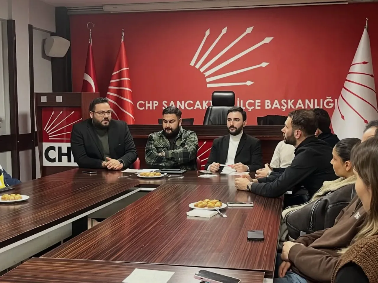 CHP'li Gençlik Kollarından Sancaktepe'de Üst Düzey Ziyaret CHP'li Gençlik Kollarından Sancaktepe'de Üst Düzey Ziyaret