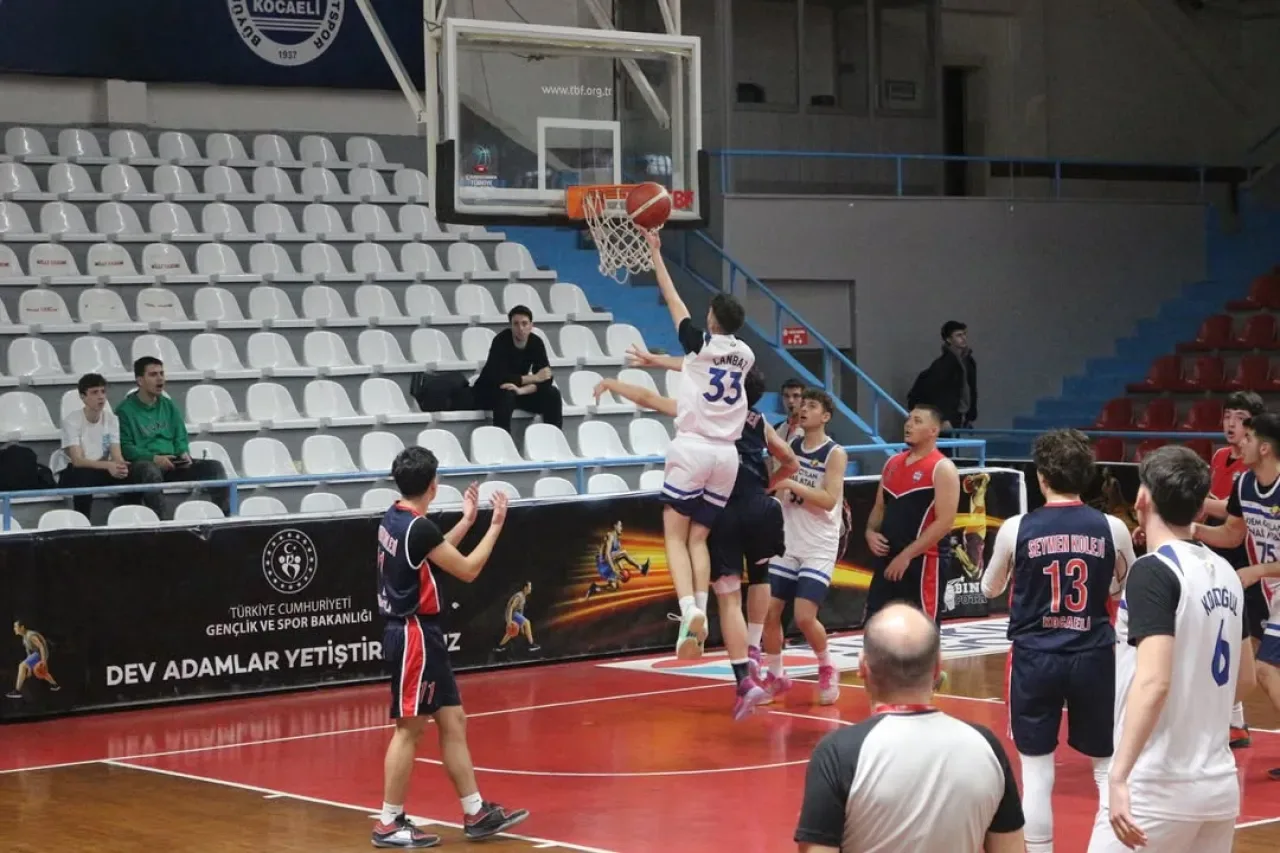 Kocaeli'de Okul Sporları Coşkusu: Basketbol, Futsal ve Voleybol Sahaları Hareketlendi Kocaeli'de Okul Sporları Coşkusu: Basketbol, Futsal ve Voleybol Sahaları Hareketlendi