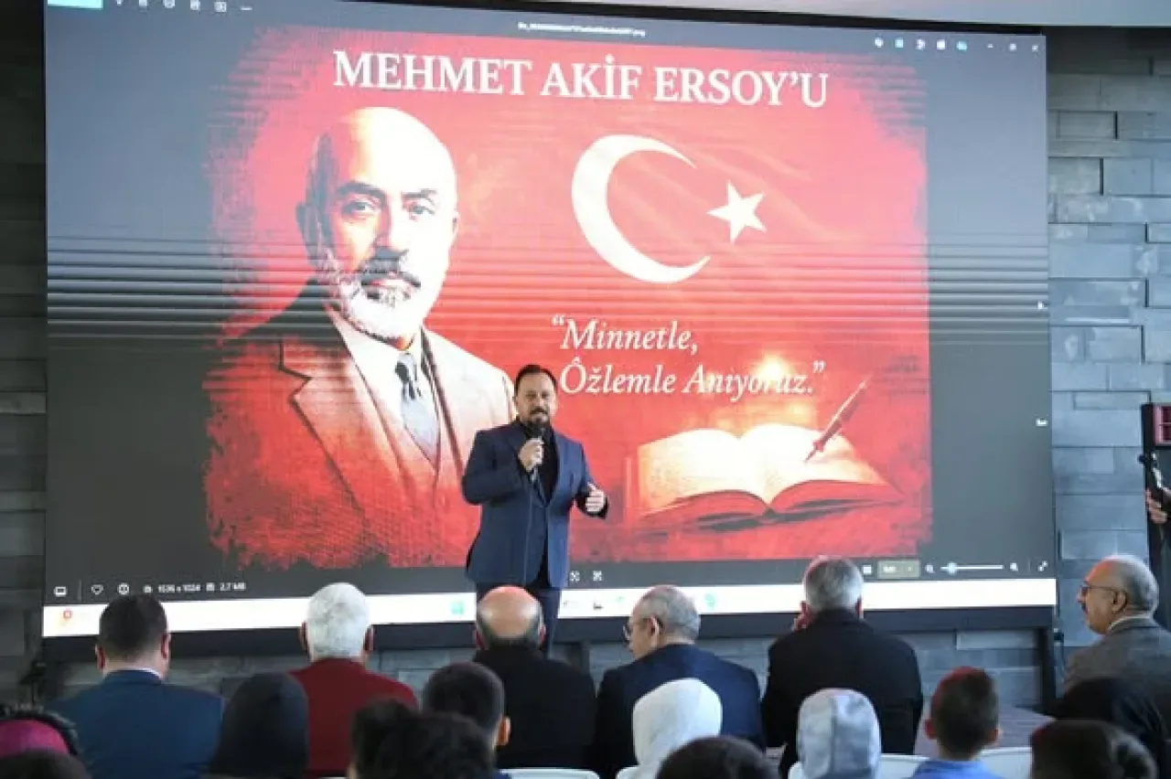 Mehmet Âkif Ersoy'un Fikir Dünyası Sarıçam'da Gençlerle Buluştu Mehmet Âkif Ersoy'un Fikir Dünyası Sarıçam'da Gençlerle Buluştu