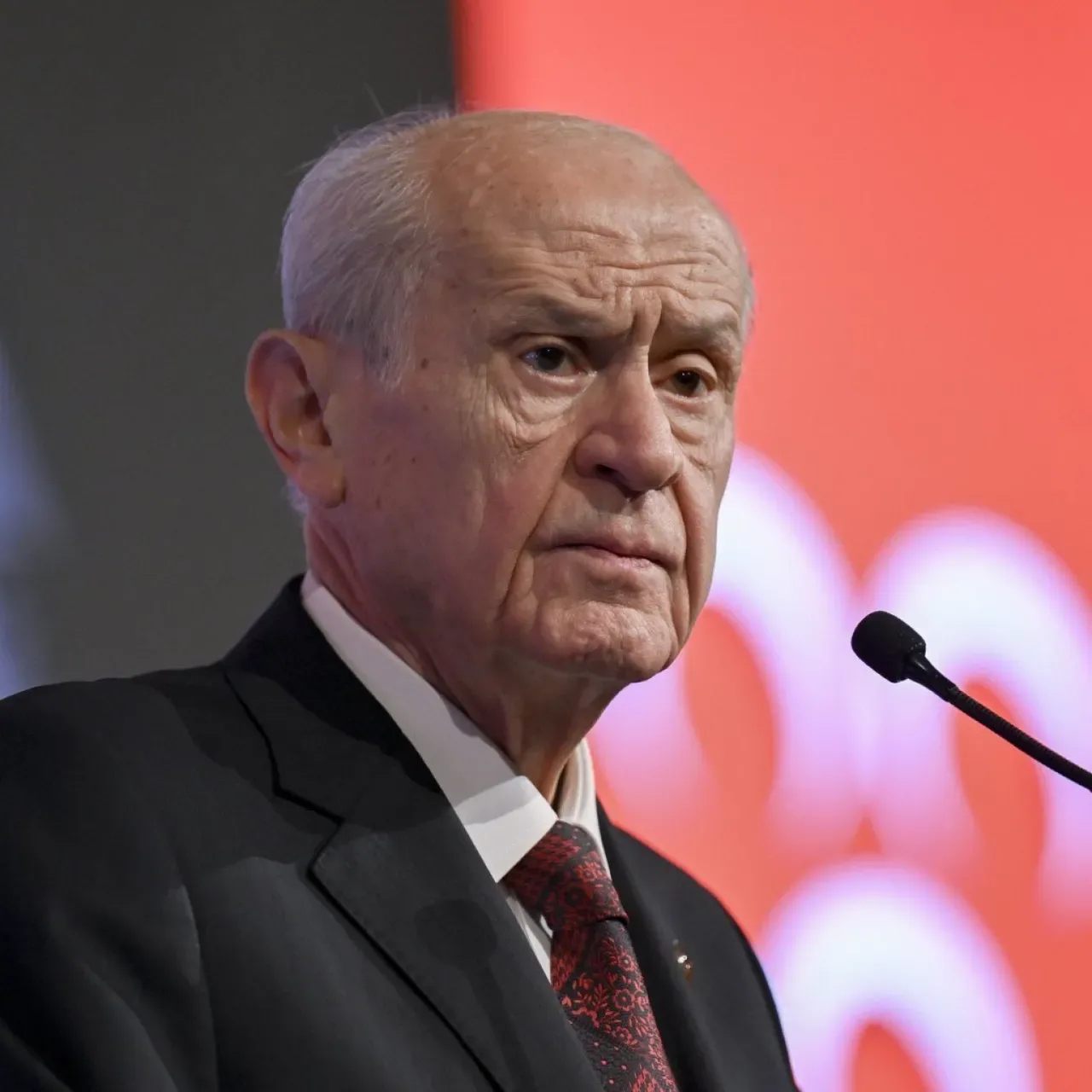 MHP'den Siyasete Sert Çıkış: "Liderlik Devlet Terbiyesi İster" MHP'den Siyasete Sert Çıkış: "Liderlik Devlet Terbiyesi İster"