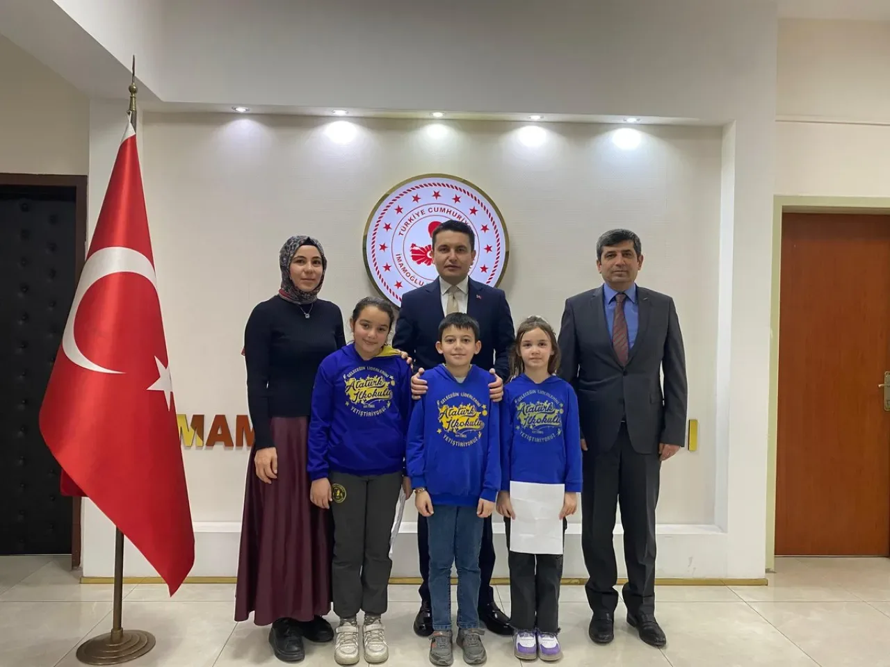 İmamoğlu'nda Minik Öğrencilerden Kaymakam Şahin'e Anlamlı Ziyaret İmamoğlu'nda Minik Öğrencilerden Kaymakam Şahin'e Anlamlı Ziyaret