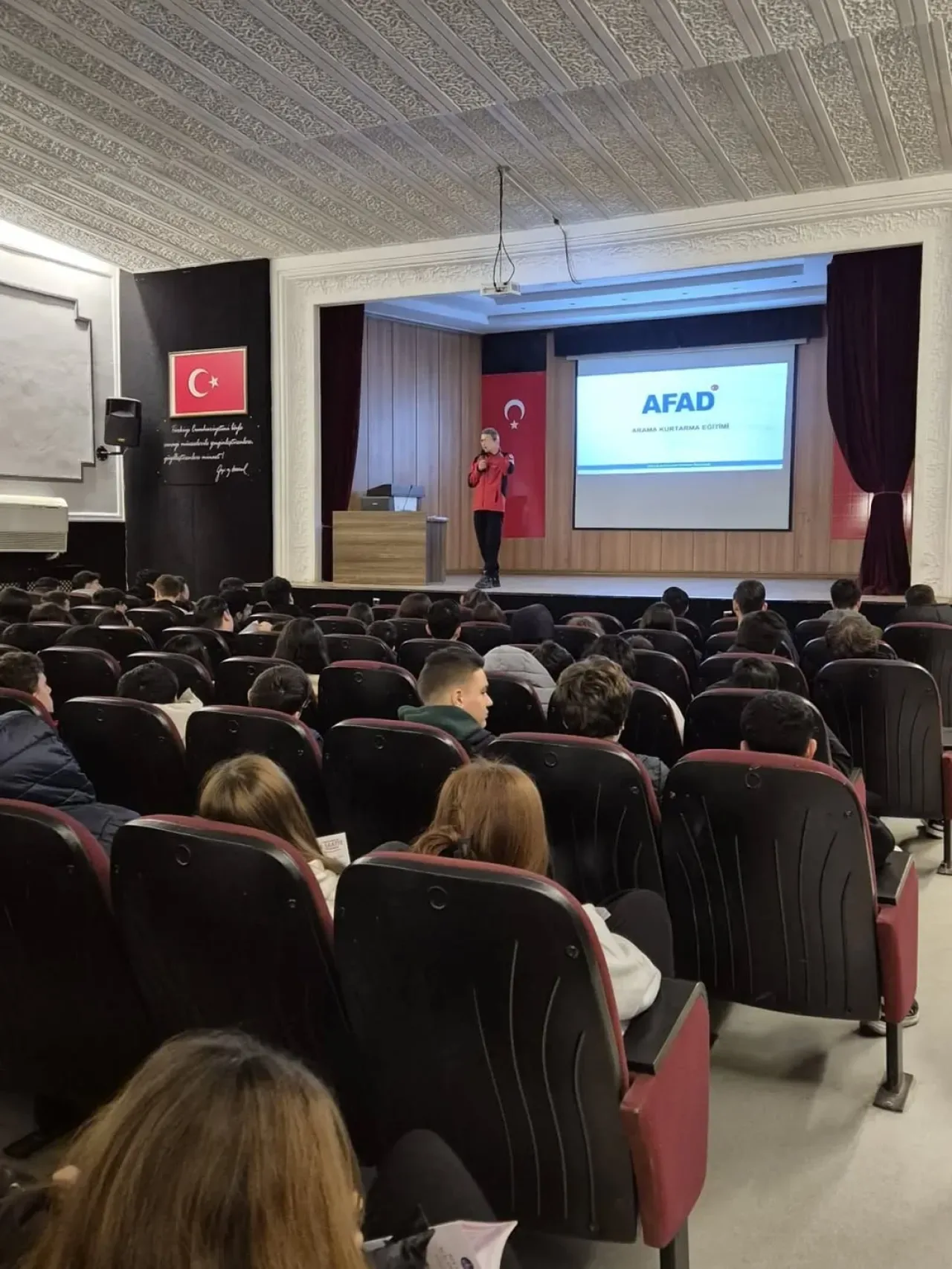 Şişli'de 2.398 Lise Öğrencisine Arama ve Kurtarma Eğitimi Şişli'de 2.398 Lise Öğrencisine Arama ve Kurtarma Eğitimi
