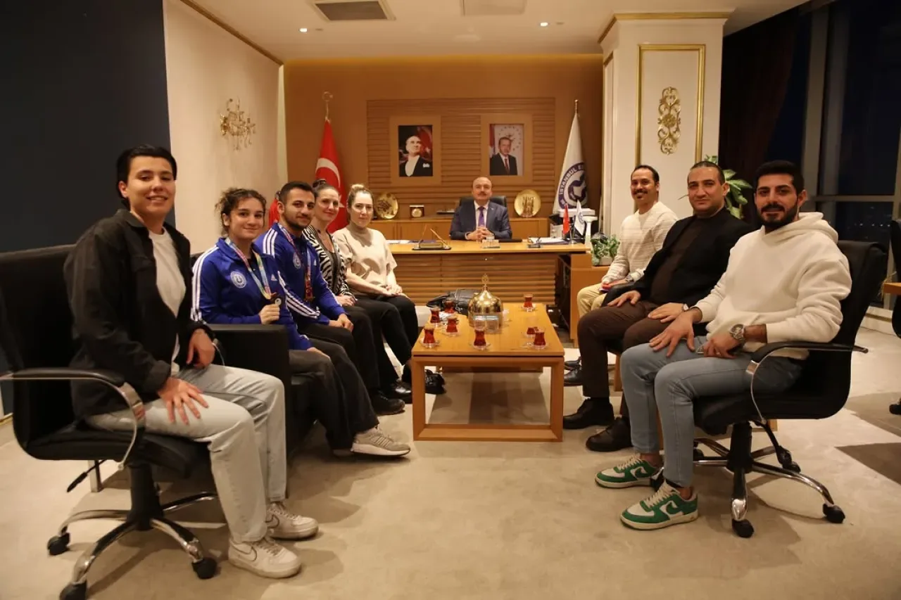 İstanbul Esenyurt Üniversitesi Boks Şampiyonası'nda Madalya ile Döndü İstanbul Esenyurt Üniversitesi Boks Şampiyonası'nda Madalya ile Döndü