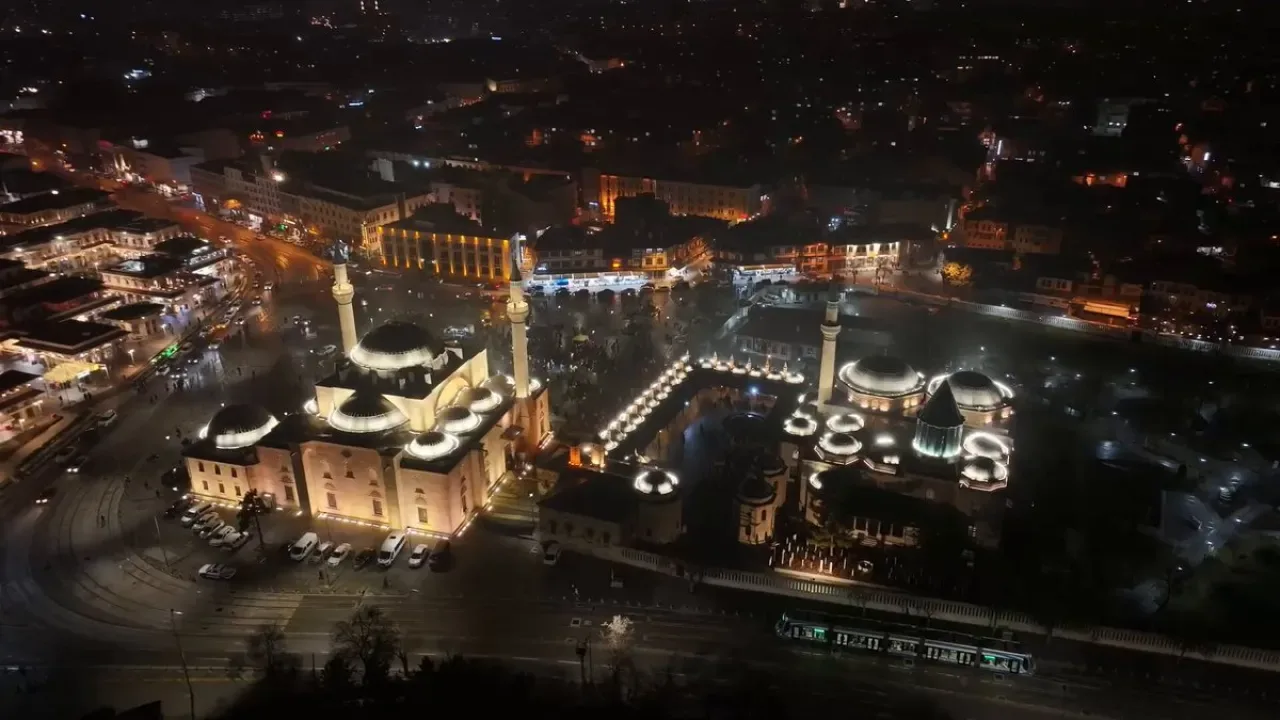 Konya'da Regaip Kandili Sultan Selim Camii'nde Coşkuyla Kutlandı Konya'da Regaip Kandili Sultan Selim Camii'nde Coşkuyla Kutlandı