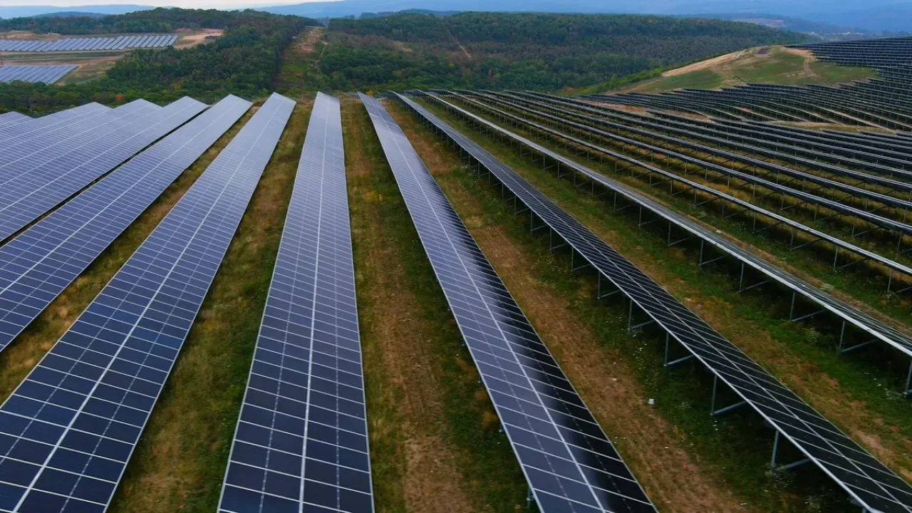 Kömürden Güneşe: Atıl Maden, 30 Bin Eve Temiz Enerji Sağlayan Dev Santrale Dönüştü Kömürden Güneşe: Atıl Maden, 30 Bin Eve Temiz Enerji Sağlayan Dev Santrale Dönüştü