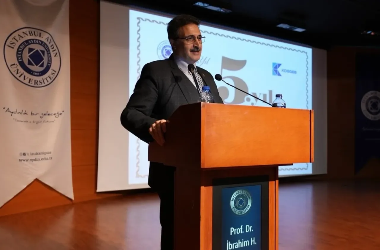 İAÜ'de Teknoloji ve Girişimcilik Zirvesi: Dijital Dönüşümün Geleceği Konuşuldu İAÜ'de Teknoloji ve Girişimcilik Zirvesi: Dijital Dönüşümün Geleceği Konuşuldu