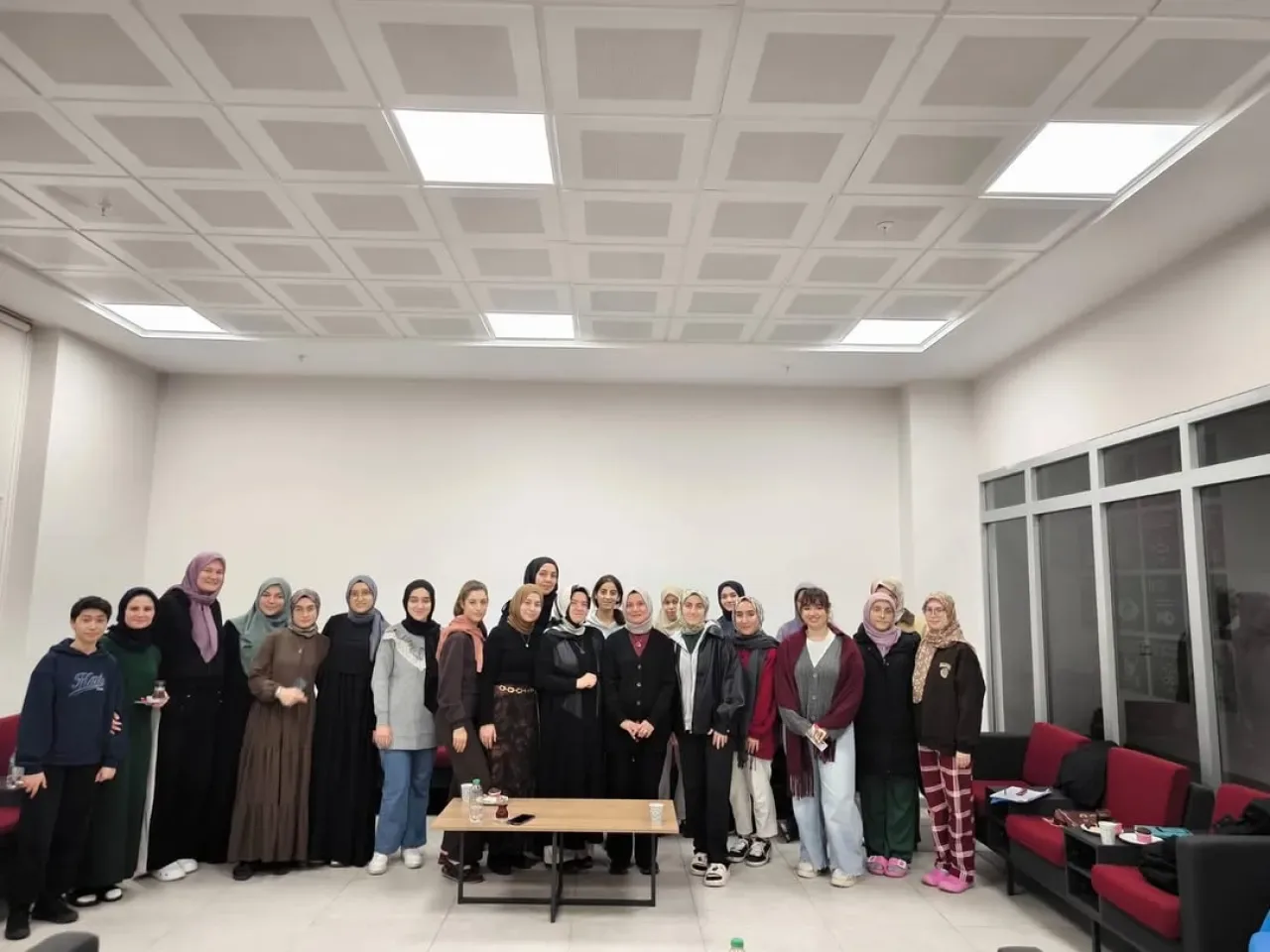 Bakırköy'de Öğrenciler Regaip Kandili'nde Buluştu Bakırköy'de Öğrenciler Regaip Kandili'nde Buluştu