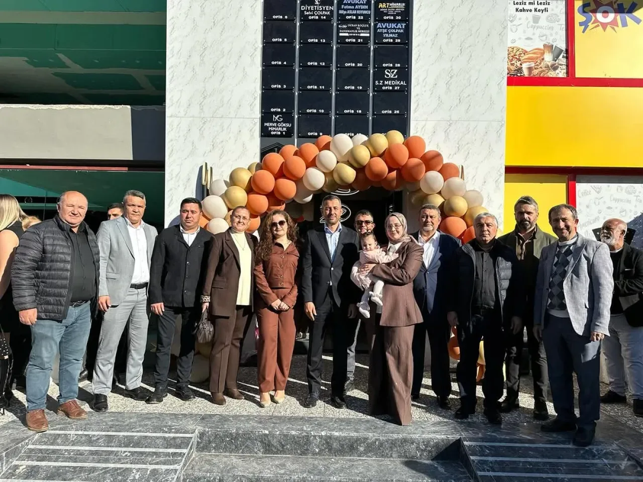 AK Parti Serik İlçe Başkanlığı, Avukatların Yeni Hukuk Bürosu Açılışına Katıldı AK Parti Serik İlçe Başkanlığı, Avukatların Yeni Hukuk Bürosu Açılışına Katıldı