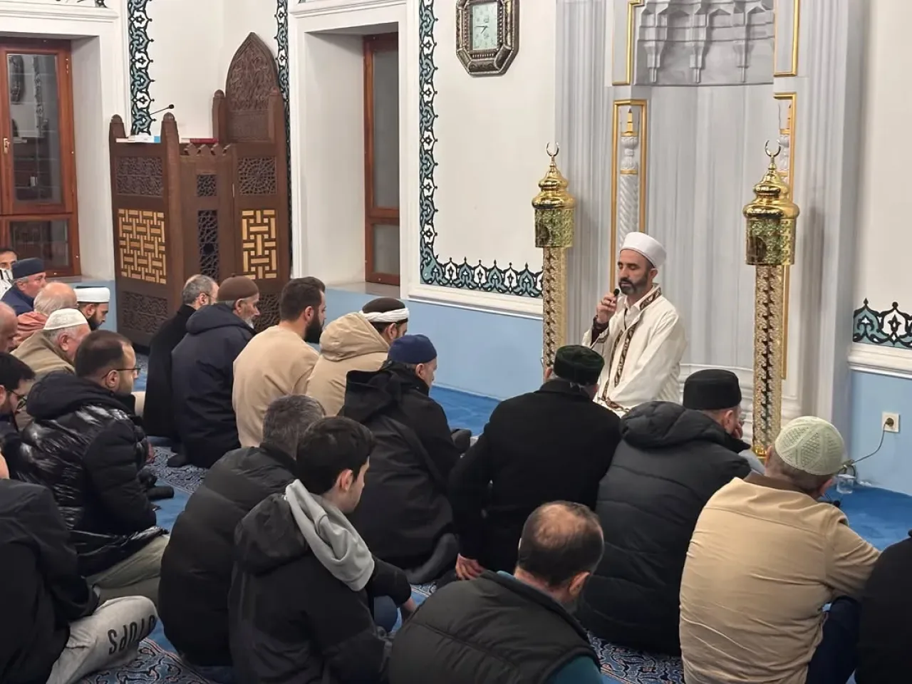 Çatalca'da Sabahın Erken Saatlerinde Camide Anlamlı Buluşma Çatalca'da Sabahın Erken Saatlerinde Camide Anlamlı Buluşma