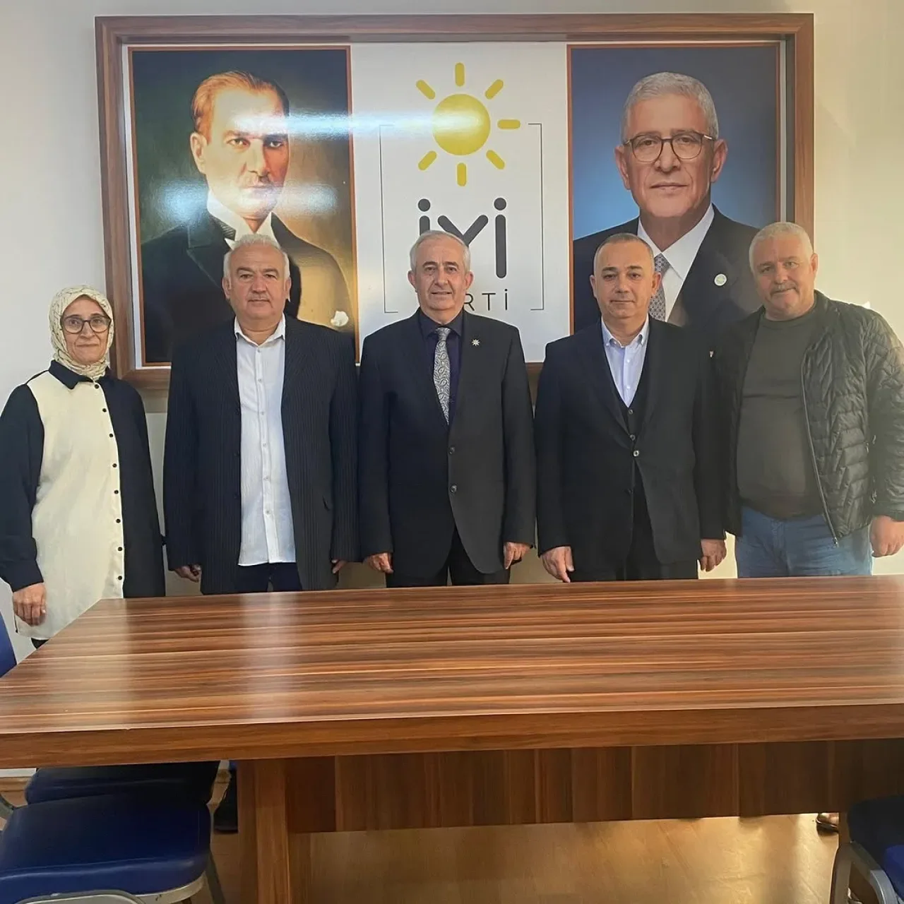 İYİ Parti Antalya'dan Esnaf Odalarına Anlamlı Ziyaret İYİ Parti Antalya'dan Esnaf Odalarına Anlamlı Ziyaret