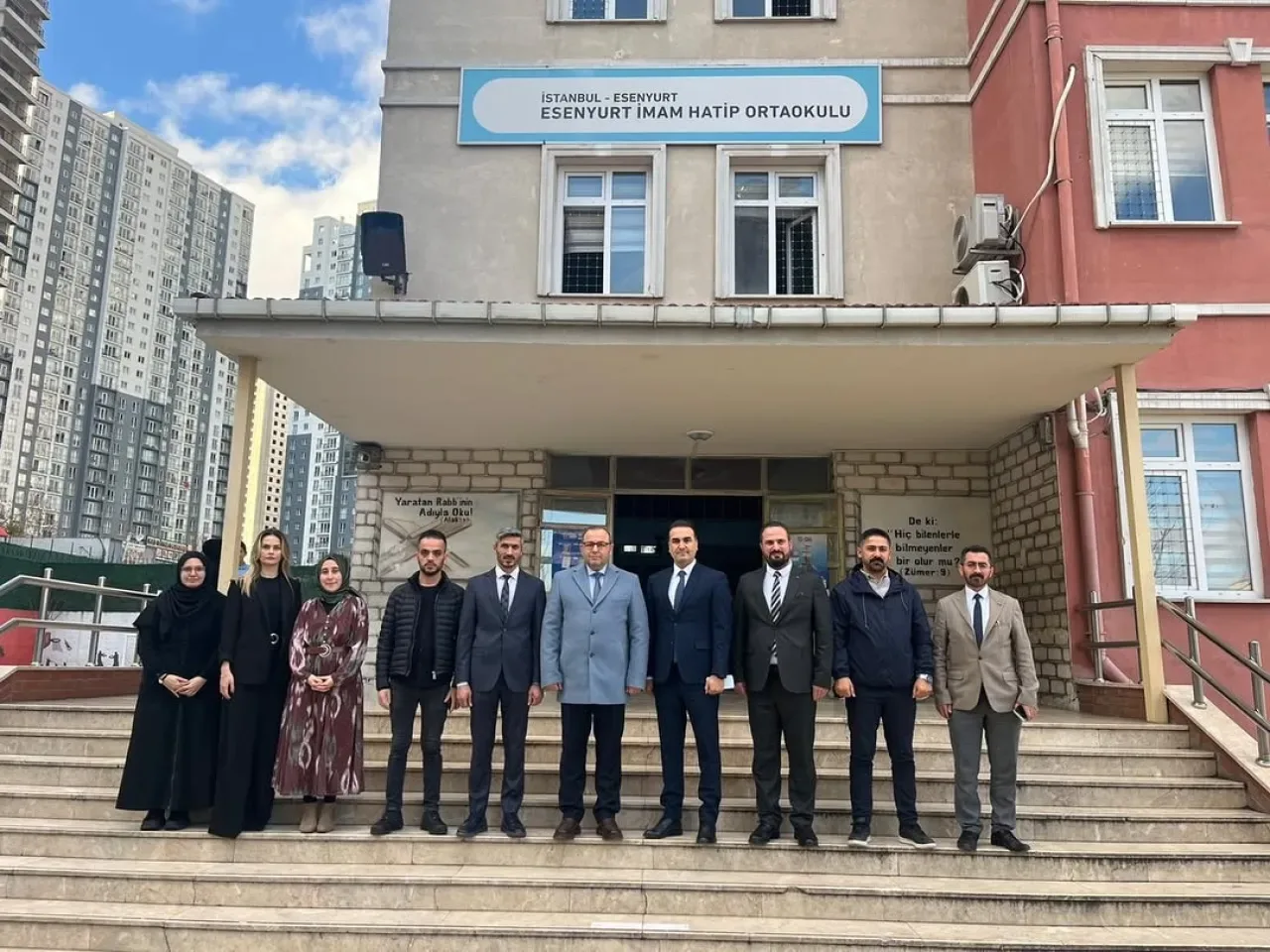 Esenyurt Kaymakamı ve İlçe Milli Eğitim Müdürü Okul Ziyaretinde Öğretmenlerin Önemine Vurgu Yaptı Esenyurt Kaymakamı ve İlçe Milli Eğitim Müdürü Okul Ziyaretinde Öğretmenlerin Önemine Vurgu Yaptı