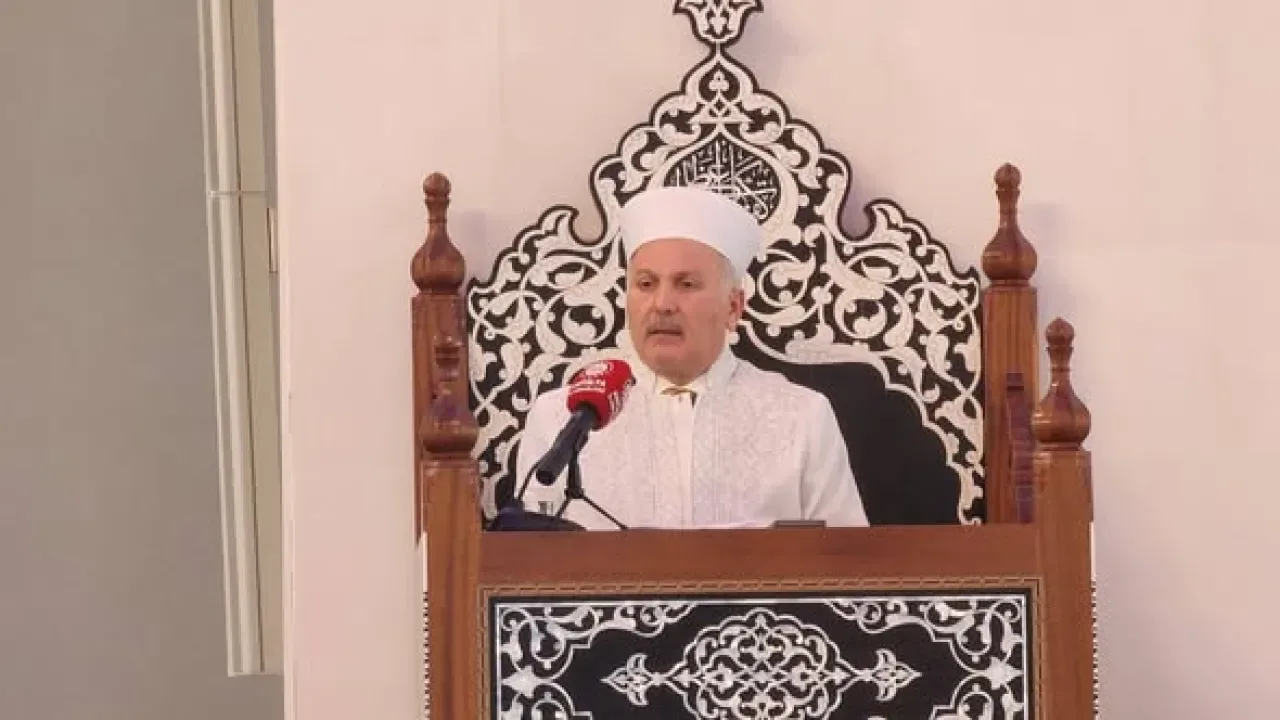 Antalya İl Müftüsü Çelebi Sultan Mehmet Camii'nde Üç Ayları Anlattı Antalya İl Müftüsü Çelebi Sultan Mehmet Camii'nde Üç Ayları Anlattı