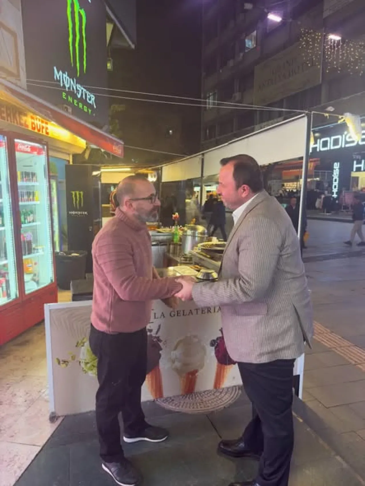 Antalya Milletvekili İbrahim Ethem Taş, Sahaya İndi: "Esnafın Samimiyeti ve Saha Özlemi" Antalya Milletvekili İbrahim Ethem Taş, Sahaya İndi: "Esnafın Samimiyeti ve Saha Özlemi"
