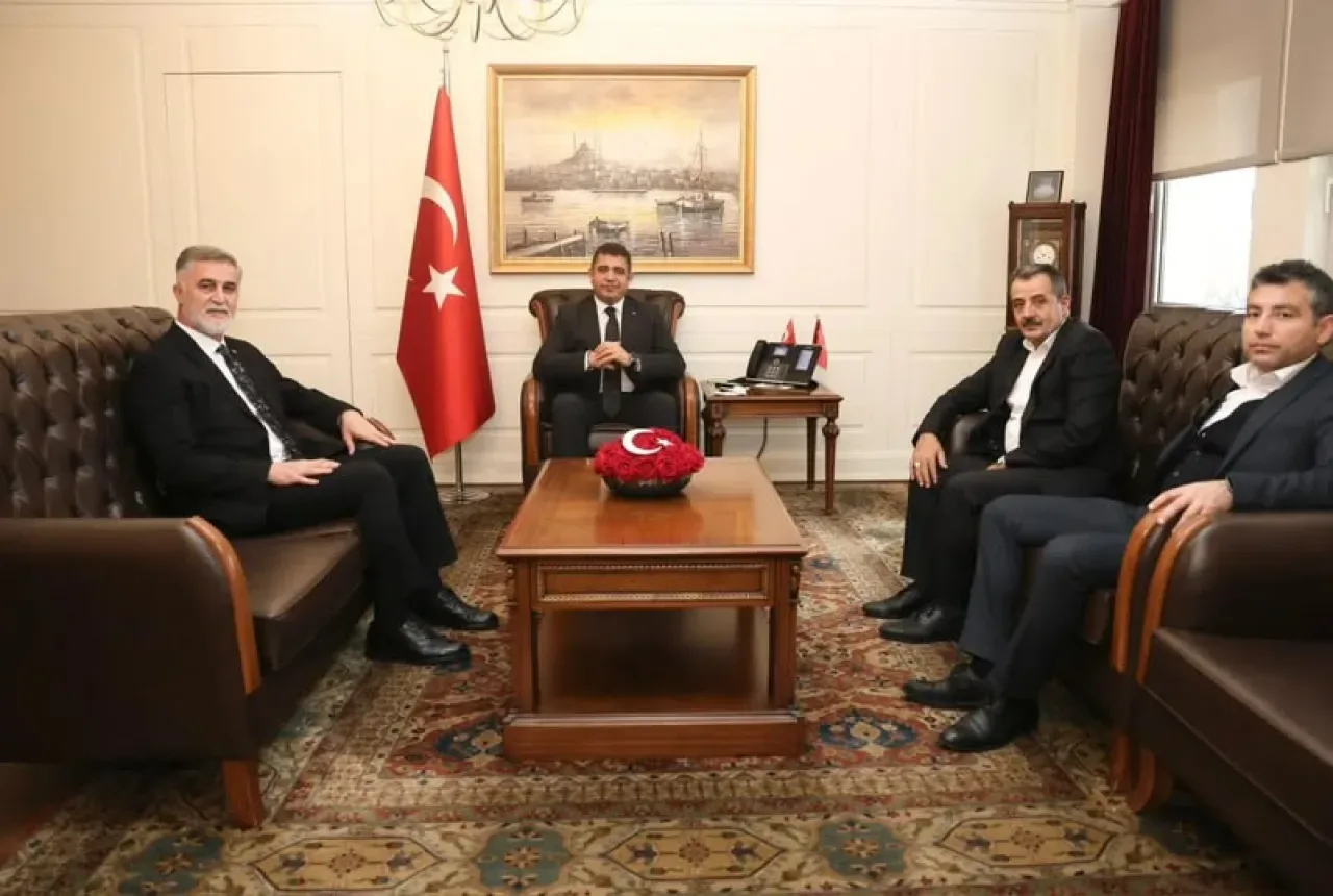 Ankara Özel Halk Otobüsçüleri Oda Başkanları Düzce Valisi'ni Ziyaret Etti Ankara Özel Halk Otobüsçüleri Oda Başkanları Düzce Valisi'ni Ziyaret Etti