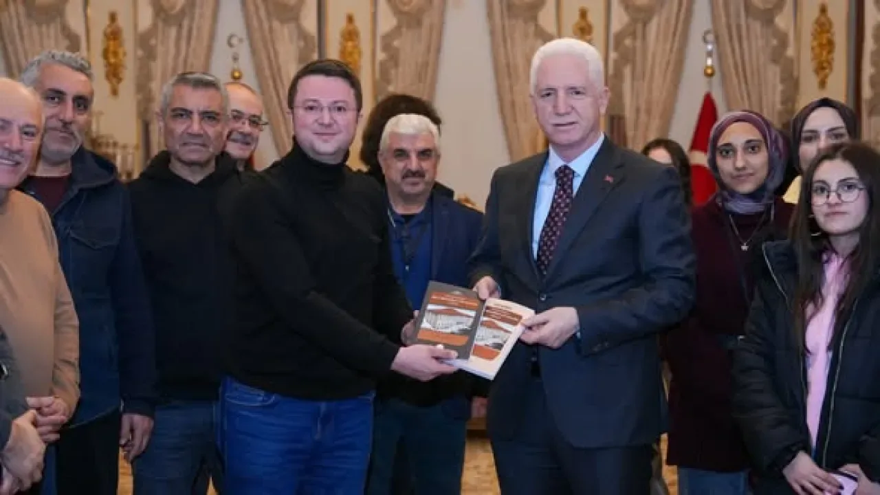 Diriliş Nesli Fideleri, İstanbul Valisi Gül'ü Ziyaret Etti Diriliş Nesli Fideleri, İstanbul Valisi Gül'ü Ziyaret Etti