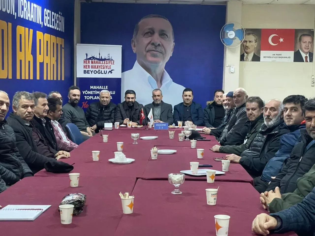 Ak Parti Beyoğlu'nda Keçecipiri Mahallesi İstişare Toplantısı Gerçekleştirildi Ak Parti Beyoğlu'nda Keçecipiri Mahallesi İstişare Toplantısı Gerçekleştirildi