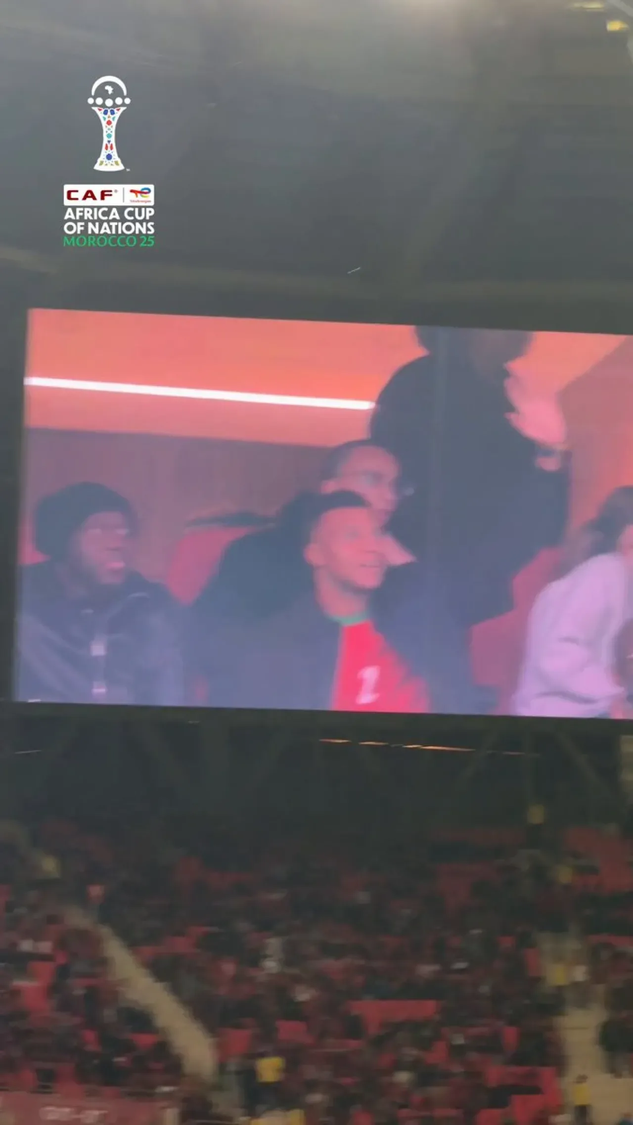 Mbappé, PSG'li Takım Arkadaşı Hakimi'yi Desteklemek İçin Fas Forması Giydi Mbappé, PSG'li Takım Arkadaşı Hakimi'yi Desteklemek İçin Fas Forması Giydi
