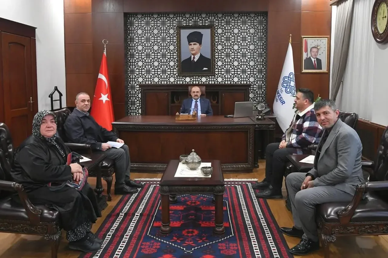 Gökçeyazı Sürdürülebilir Kalkınma Derneği'nden Vali Ustaoğlu'na Ziyaret Gökçeyazı Sürdürülebilir Kalkınma Derneği'nden Vali Ustaoğlu'na Ziyaret