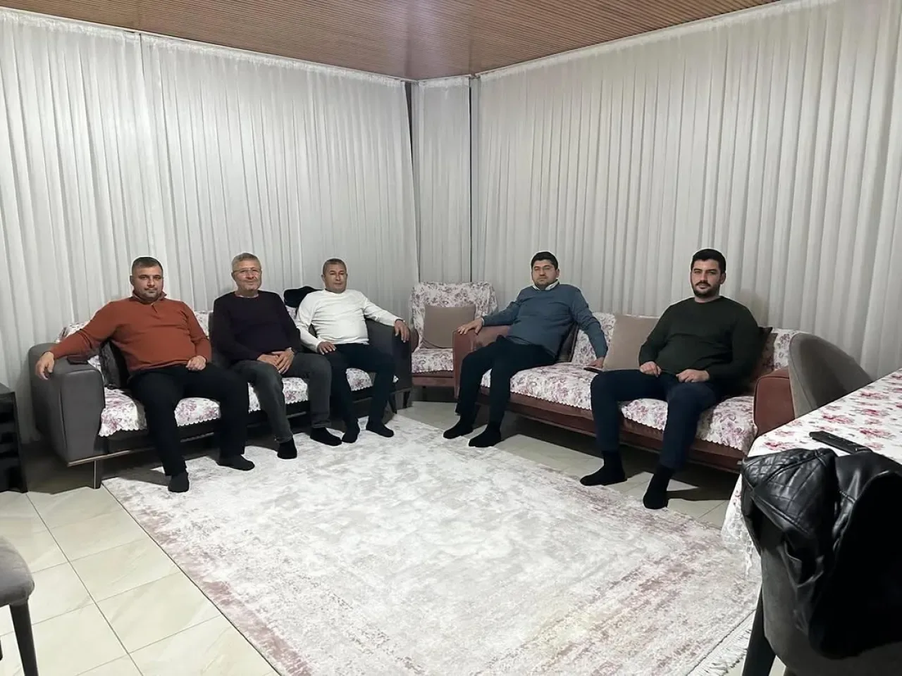 MHP'den Serik'te "Hayırlı Günler Komşum" Ziyareti MHP'den Serik'te "Hayırlı Günler Komşum" Ziyareti