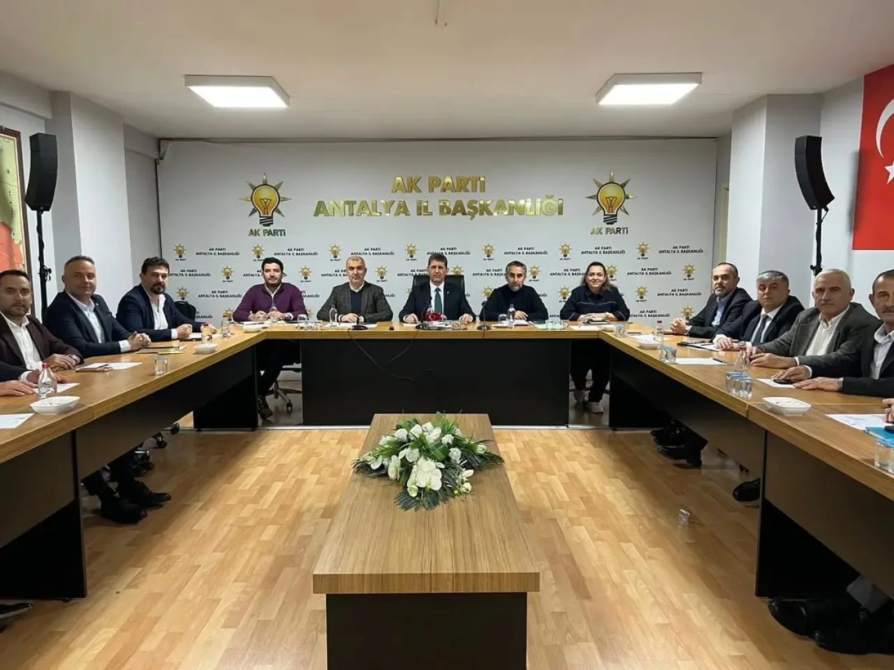 AK Parti Muratpaşa'da 2025 Yılı Son Toplantısı Gerçekleşti AK Parti Muratpaşa'da 2025 Yılı Son Toplantısı Gerçekleşti