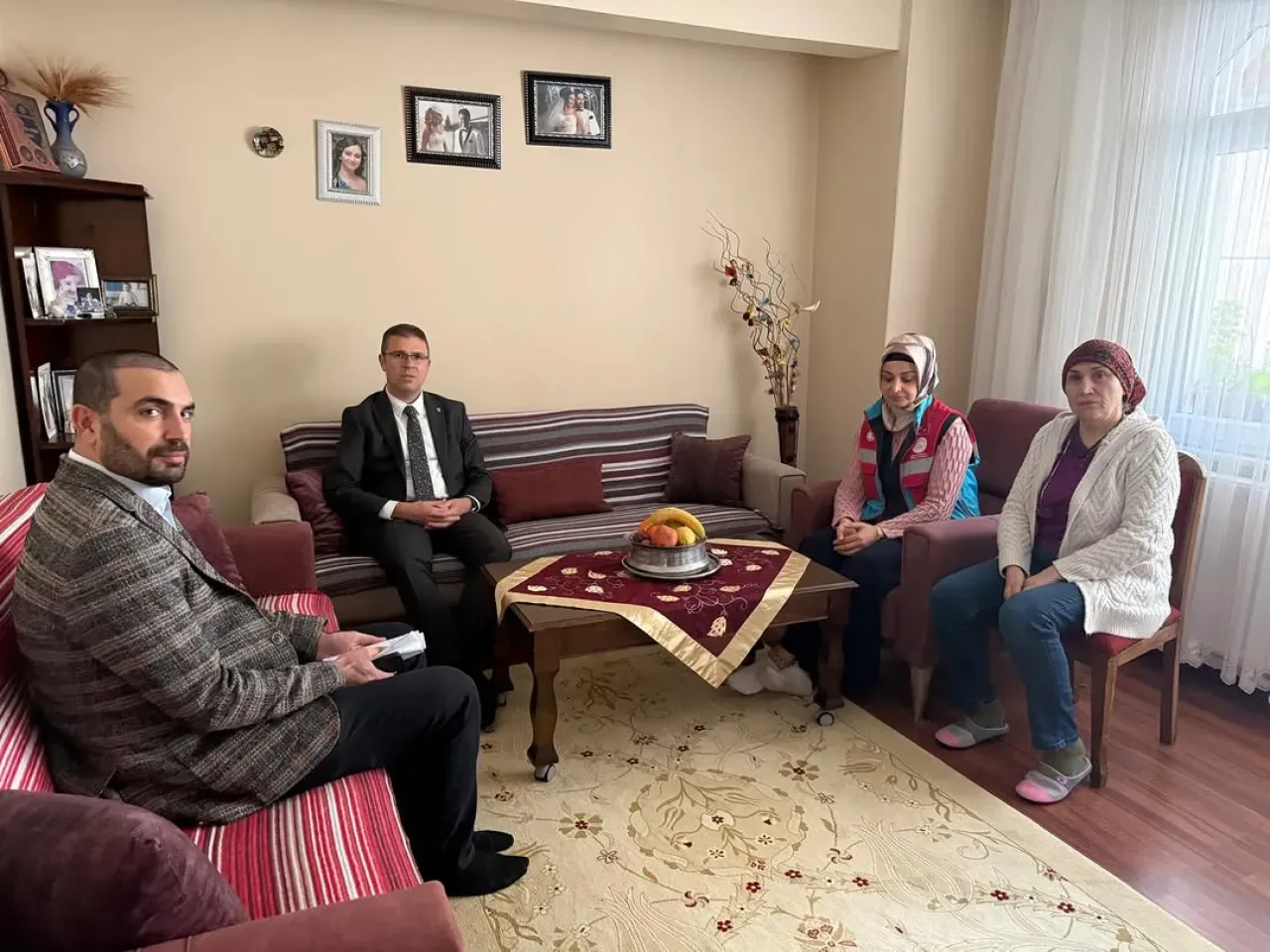 Avcılar Kaymakamı Vatandaşların Kapısını Çalmaya Devam Ediyor Avcılar Kaymakamı Vatandaşların Kapısını Çalmaya Devam Ediyor