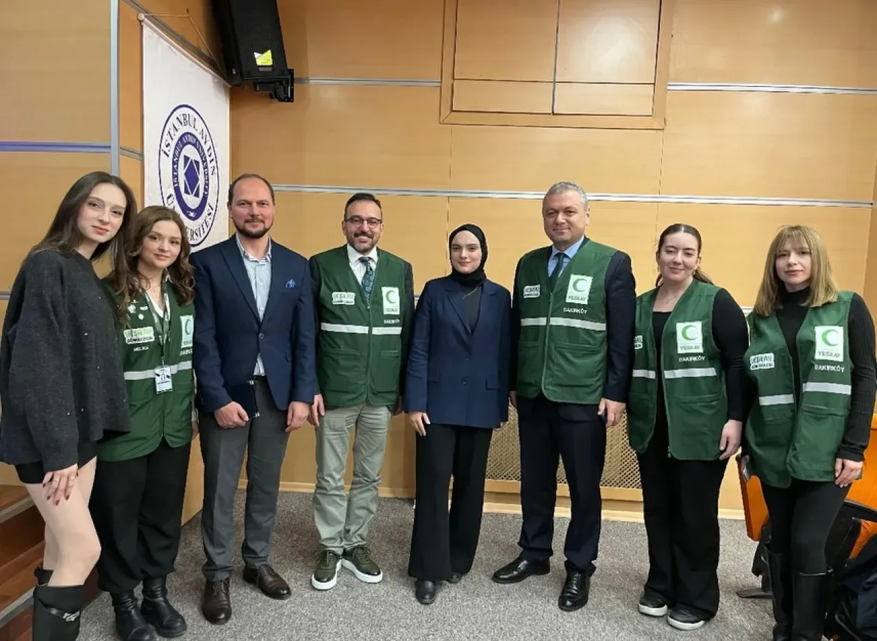 Yeşilay'dan Üniversiteli Gençlere Kariyer Yönetimi Eğitimi Yeşilay'dan Üniversiteli Gençlere Kariyer Yönetimi Eğitimi