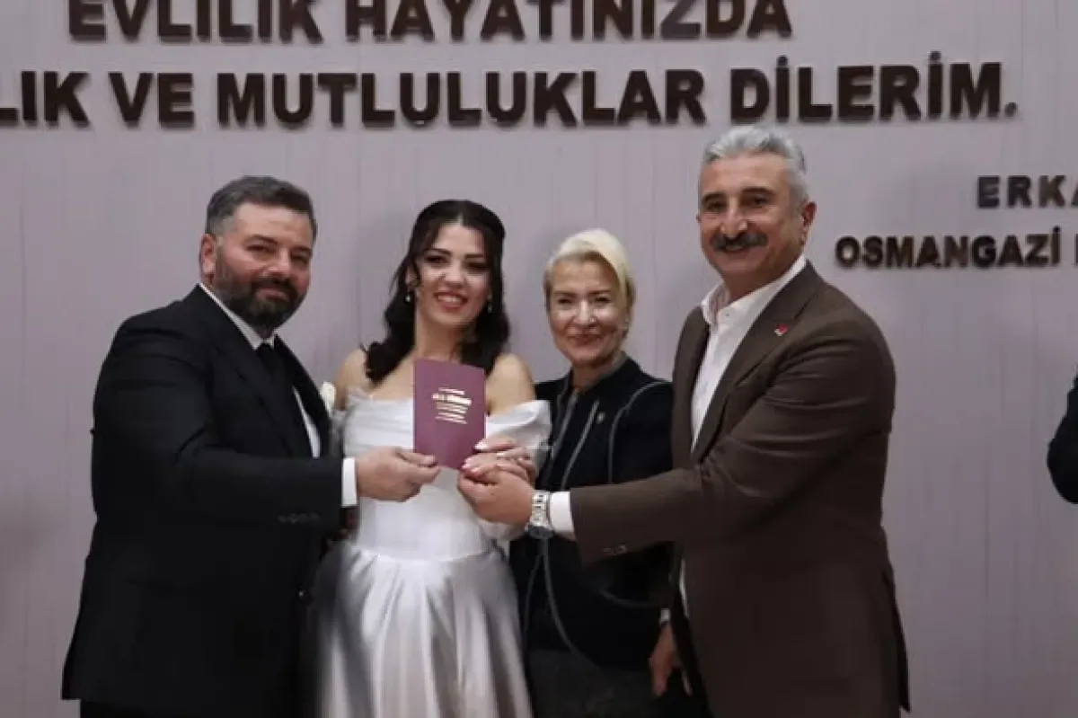 CHP Bursa İl Başkanı Nihat Yeşiltaş, Genç Yol Arkadaşlarının Nikah Töreninde CHP Bursa İl Başkanı Nihat Yeşiltaş, Genç Yol Arkadaşlarının Nikah Töreninde