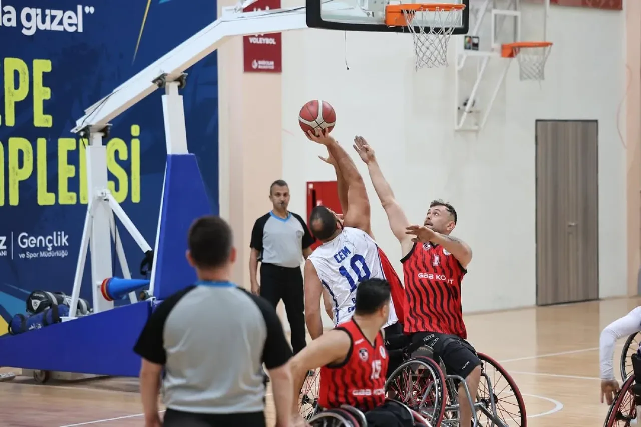 Bağcılar Belediyesi Tekerlekli Sandalye Basketbol Takımı, Gaziantep'i Farklı Mağlup Etti Bağcılar Belediyesi Tekerlekli Sandalye Basketbol Takımı, Gaziantep'i Farklı Mağlup Etti