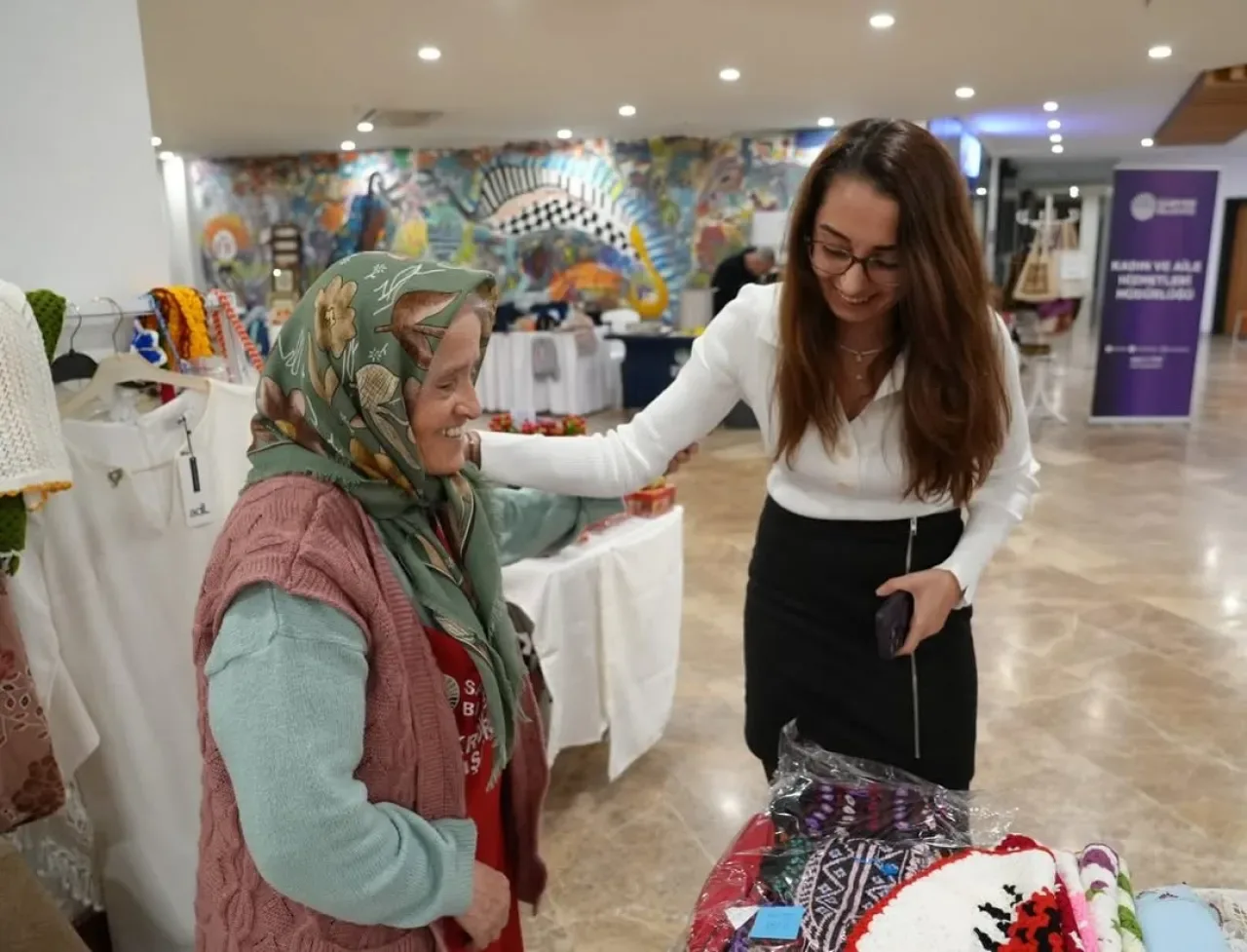 Sarıyer'de Girişimci Kadınların Yeni Yıl Kermesi Yoğun İlgi Gördü Sarıyer'de Girişimci Kadınların Yeni Yıl Kermesi Yoğun İlgi Gördü