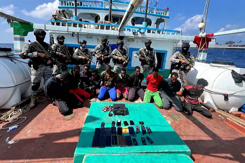 Somali Korsanları MT Honour 25'te 5 Müşteri Öldürdü, Puntland Gemiyi Kurtardı
