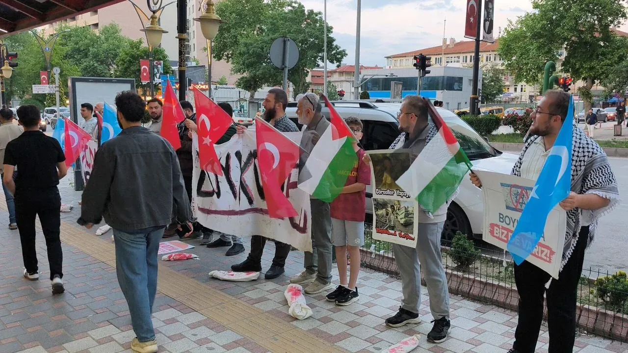 Kütahya'da Kararlılık Sürüyor: Burger King Boykotunda 24. Hafta Kütahya'da Kararlılık Sürüyor: Burger King Boykotunda 24. Hafta
