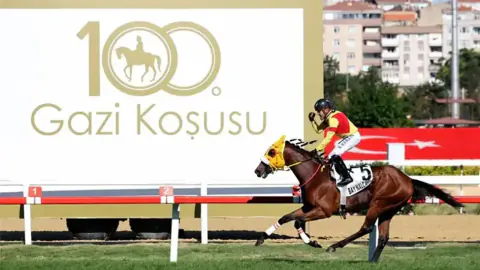 Gazi Koşusu'nun 100. Yılında Heyecan Dolu Yarış: Bay Nalçakan Şampiyon