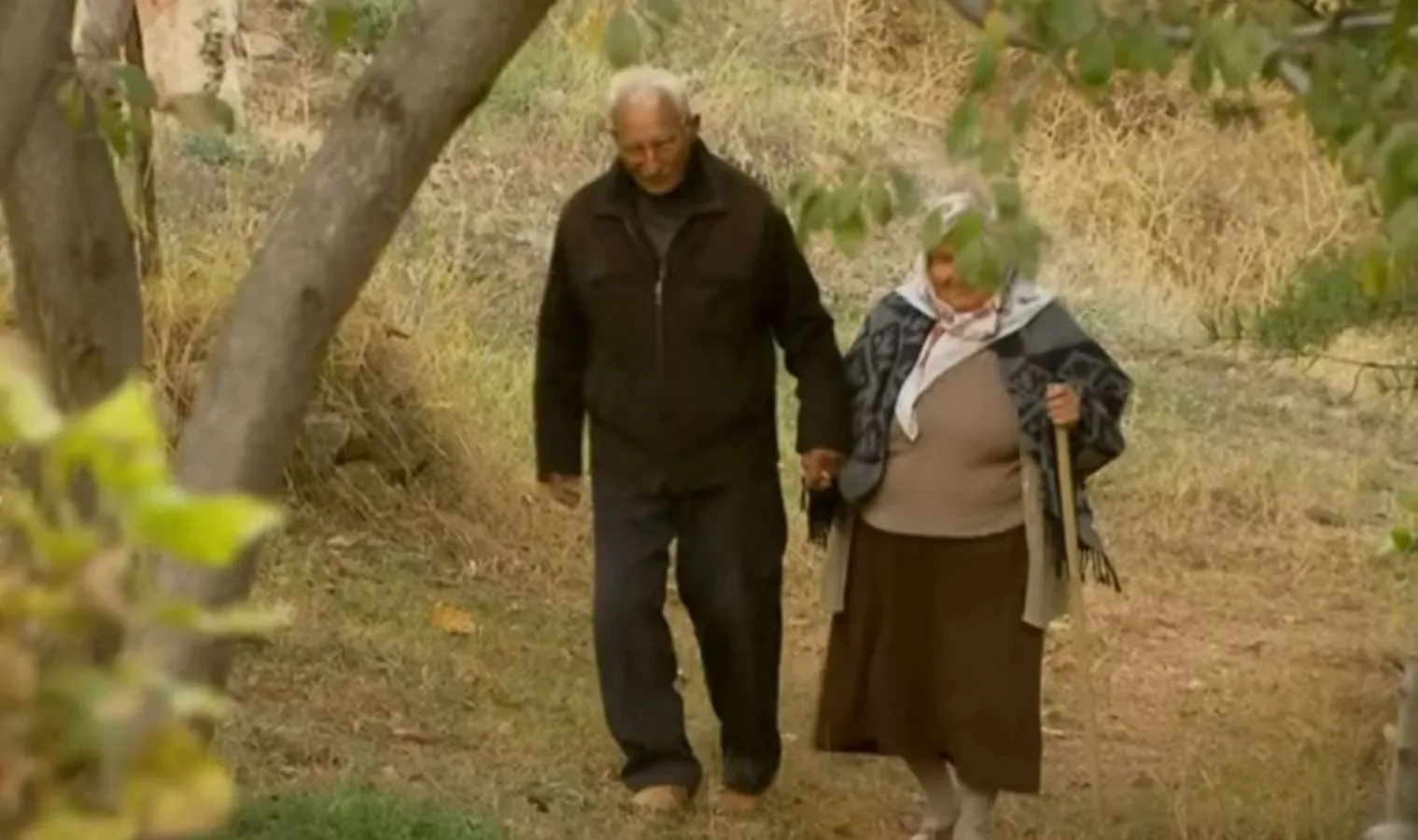 72 Yıllık Evlilik Tüfekle Son Buldu: Yaşlı Adam Eşini Öldürdü 72 Yıllık Evlilik Tüfekle Son Buldu: Yaşlı Adam Eşini Öldürdü