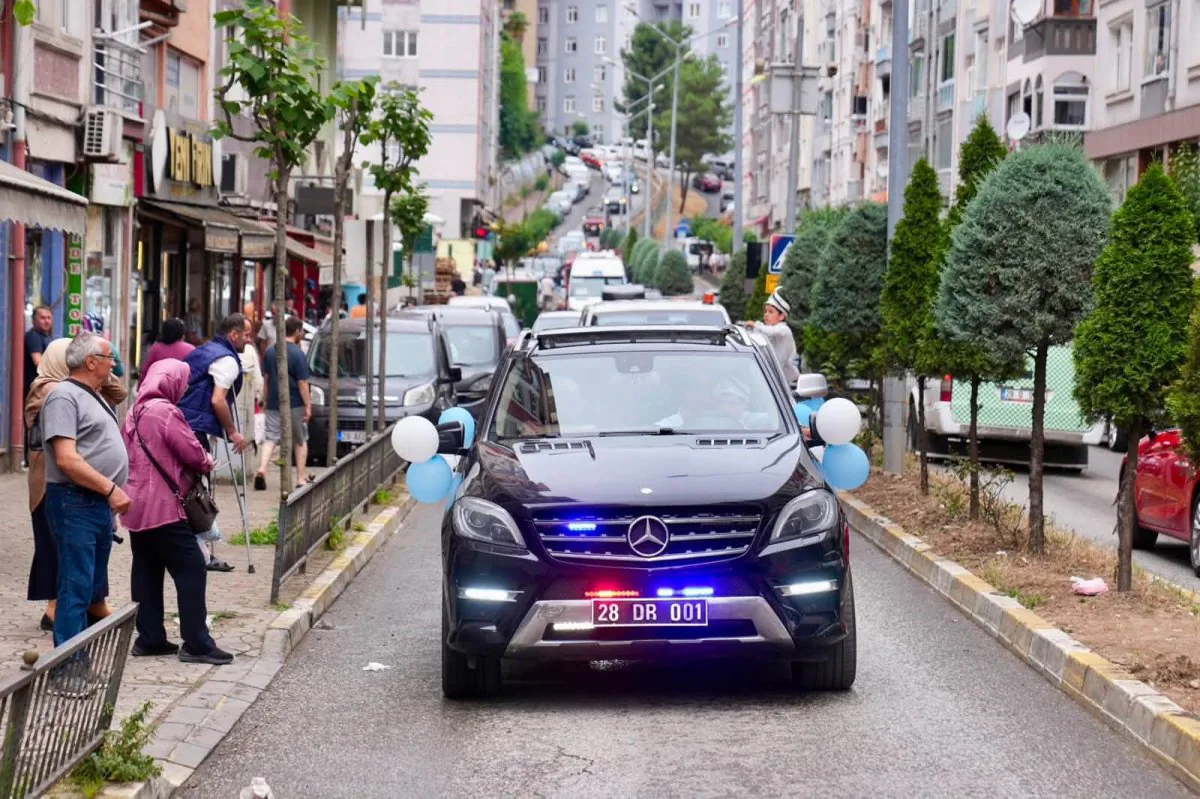 Giresun Belediyesi'nin Geleneksel Sünnet Şöleni'nde 36 Çocuk Sevince Ortak Oldu Giresun Belediyesi'nin Geleneksel Sünnet Şöleni'nde 36 Çocuk Sevince Ortak Oldu