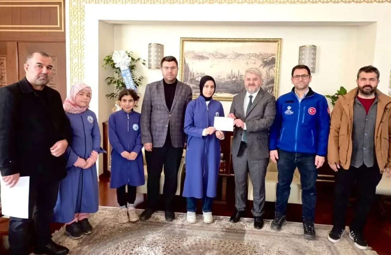 Gaziantep'te Öğrencilerden Gazze İçin Anlamlı Bağış Gaziantep'te Öğrencilerden Gazze İçin Anlamlı Bağış