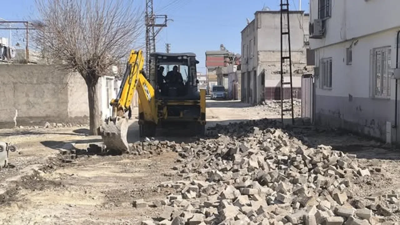 Araban'da Kilit Taşı Yenileme Çalışmaları Turgut Özal Mahallesi'nde Hız Kesmeden Devam Ediyor Araban'da Kilit Taşı Yenileme Çalışmaları Turgut Özal Mahallesi'nde Hız Kesmeden Devam Ediyor