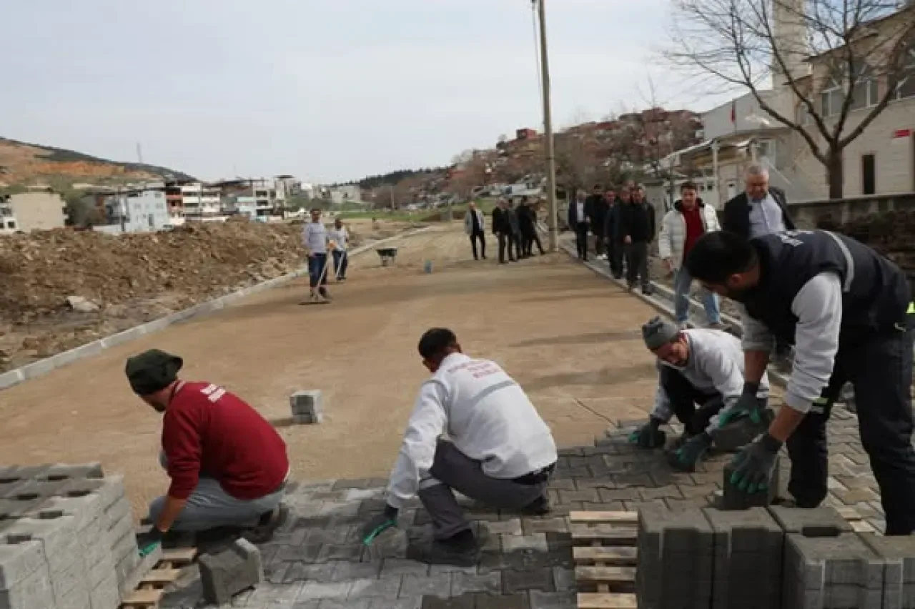 Edremit'te İbrahimce Mahallesi'nde Yol Yapım Çalışmaları Hız Kesmeden Devam Ediyor Edremit'te İbrahimce Mahallesi'nde Yol Yapım Çalışmaları Hız Kesmeden Devam Ediyor