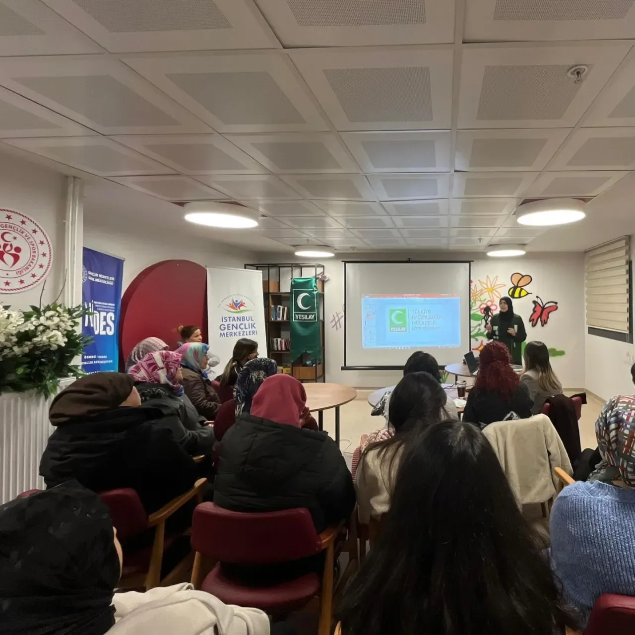 Üsküdar'da Gençlere Yönelik Kritik Uyarı: Teknoloji ve Tütün Bağımlılığı Eğitimi Üsküdar'da Gençlere Yönelik Kritik Uyarı: Teknoloji ve Tütün Bağımlılığı Eğitimi