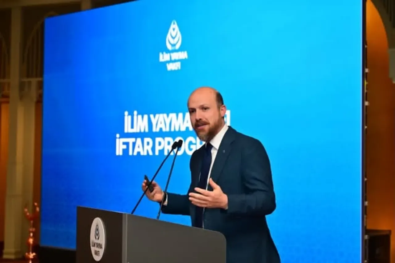 İstanbul'da İlim Yayma Vakfı'nın Tarihi İftarı: Protokolün Üst Düzey Katılımıyla Gerçekleşti İstanbul'da İlim Yayma Vakfı'nın Tarihi İftarı: Protokolün Üst Düzey Katılımıyla Gerçekleşti