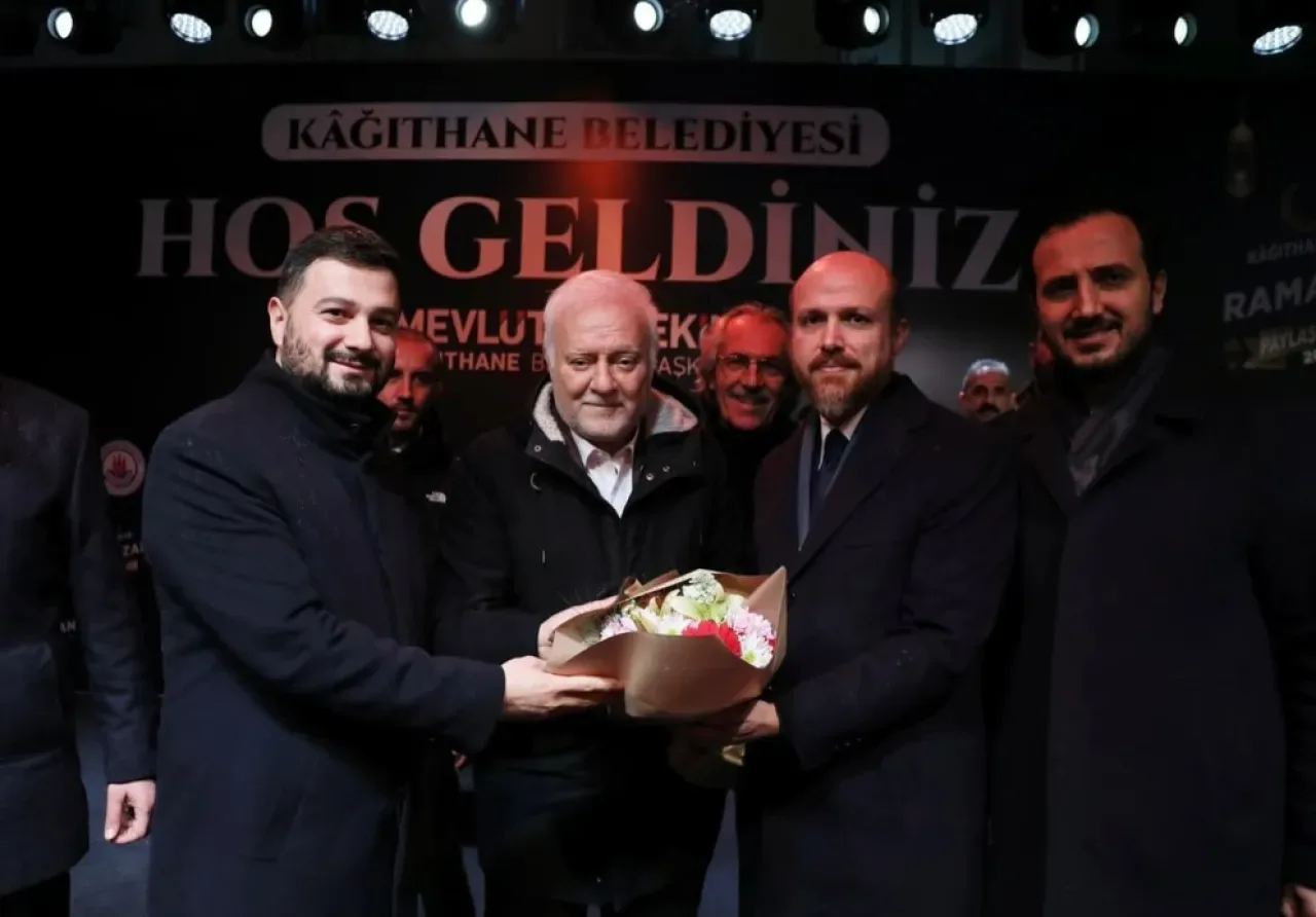 Kâğıthane'de Ramazan Coşkusu: Bilal Erdoğan ve Nihat Hatipoğlu Meydanda Buluştu Kâğıthane'de Ramazan Coşkusu: Bilal Erdoğan ve Nihat Hatipoğlu Meydanda Buluştu