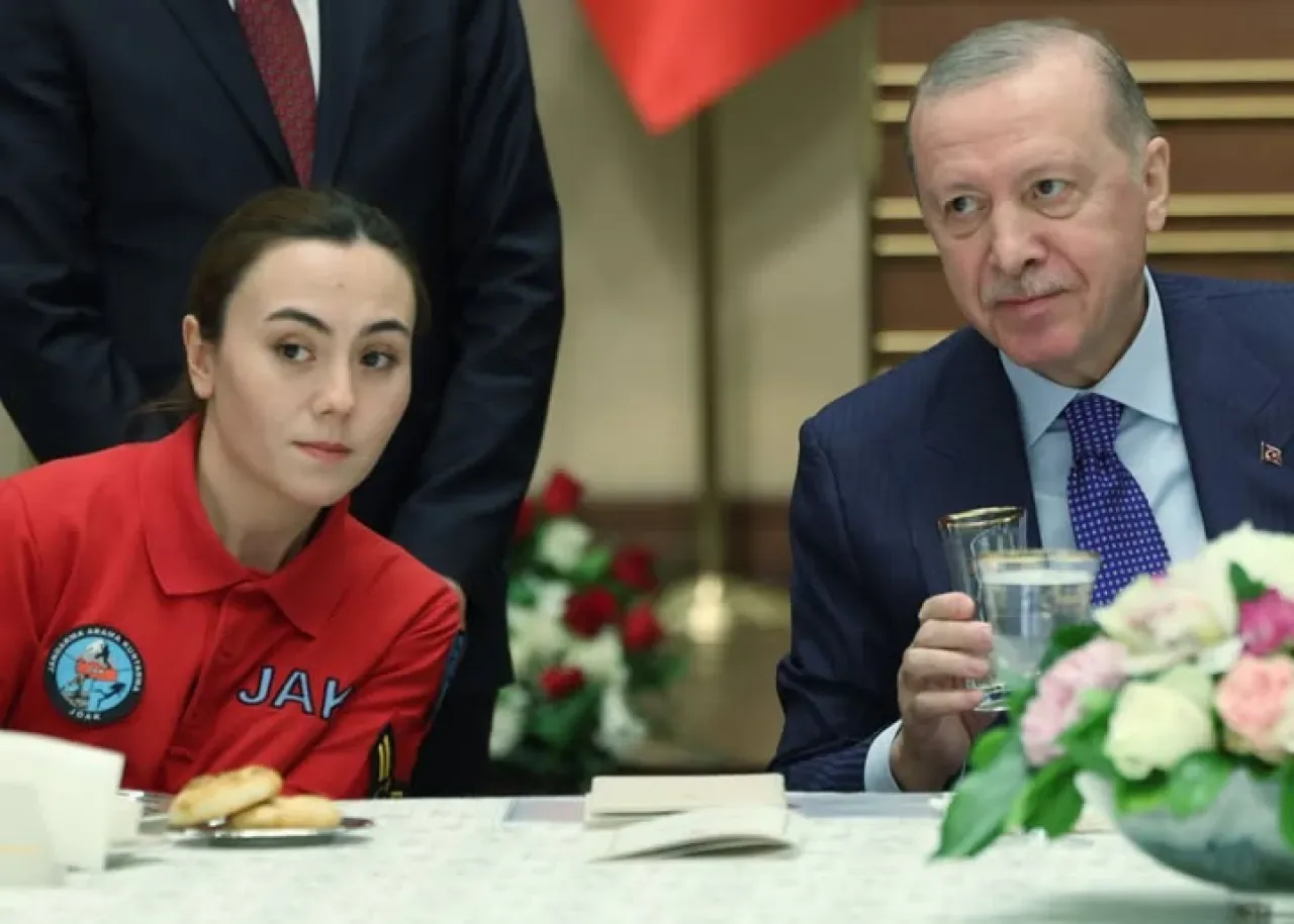 Cumhurbaşkanı Erdoğan'dan Güvenlik Güçlerine Övgü: "Halkın Huzuru İçin Fedakarca Çalışıyorsunuz" Cumhurbaşkanı Erdoğan'dan Güvenlik Güçlerine Övgü: "Halkın Huzuru İçin Fedakarca Çalışıyorsunuz"