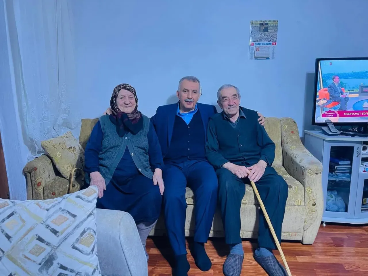 Çamlıdere'de Ramazan Sıcaklığı: Başkan Adem Ceylan Yaşlı Çiftin İftar Sofrasına Konuk Oldu Çamlıdere'de Ramazan Sıcaklığı: Başkan Adem Ceylan Yaşlı Çiftin İftar Sofrasına Konuk Oldu
